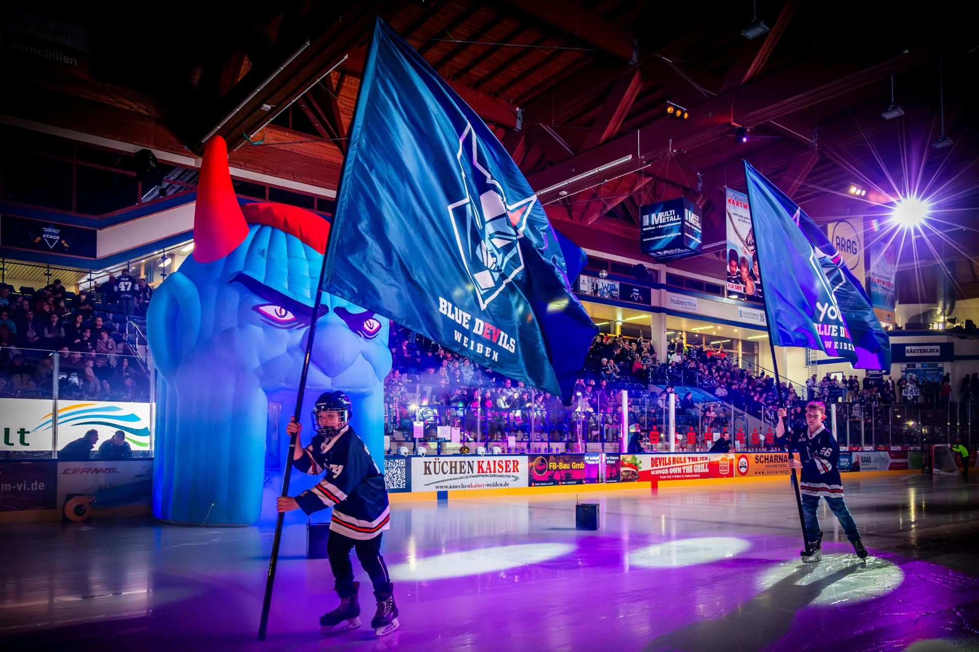 Das Spiel der Blue Devils Weiden verzögert sich vorerst wegen einer technischen Störung in der Halle der Dresdner Eislöwen.  (Archivbild: Tobias Neubert)