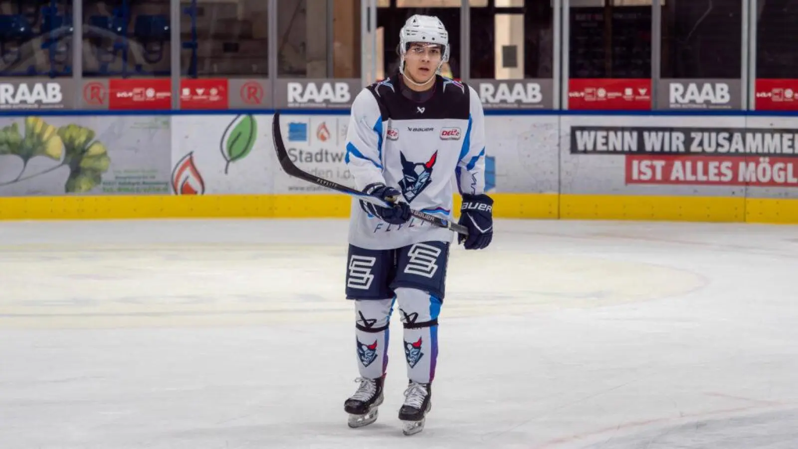 Der Stürmer Eden-Angelus Hofverberg aus der U20 des ERC Ingolstadt wird mit einer Förderlizenz für die Blue Devils ausgestattet. (Bild: Christian Kaminsky )