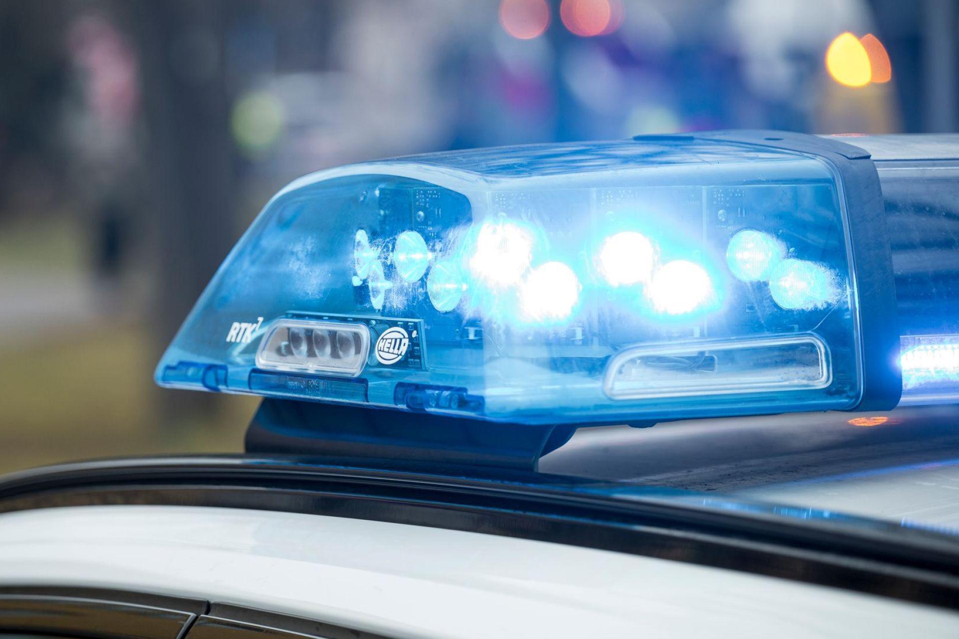 Unfallflucht beging ein Autofahrer am Montag in Altenstadt. (Symbolbild: Daniel Vogl/dpa)