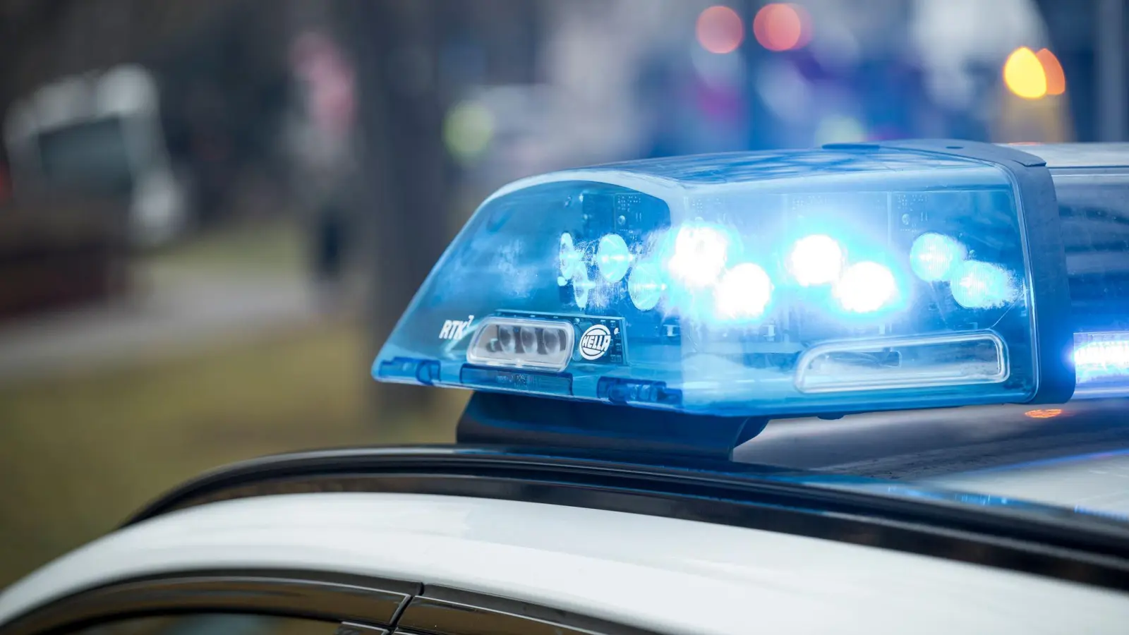 Unfallflucht beging ein Autofahrer am Montag in Altenstadt. (Symbolbild: Daniel Vogl/dpa)