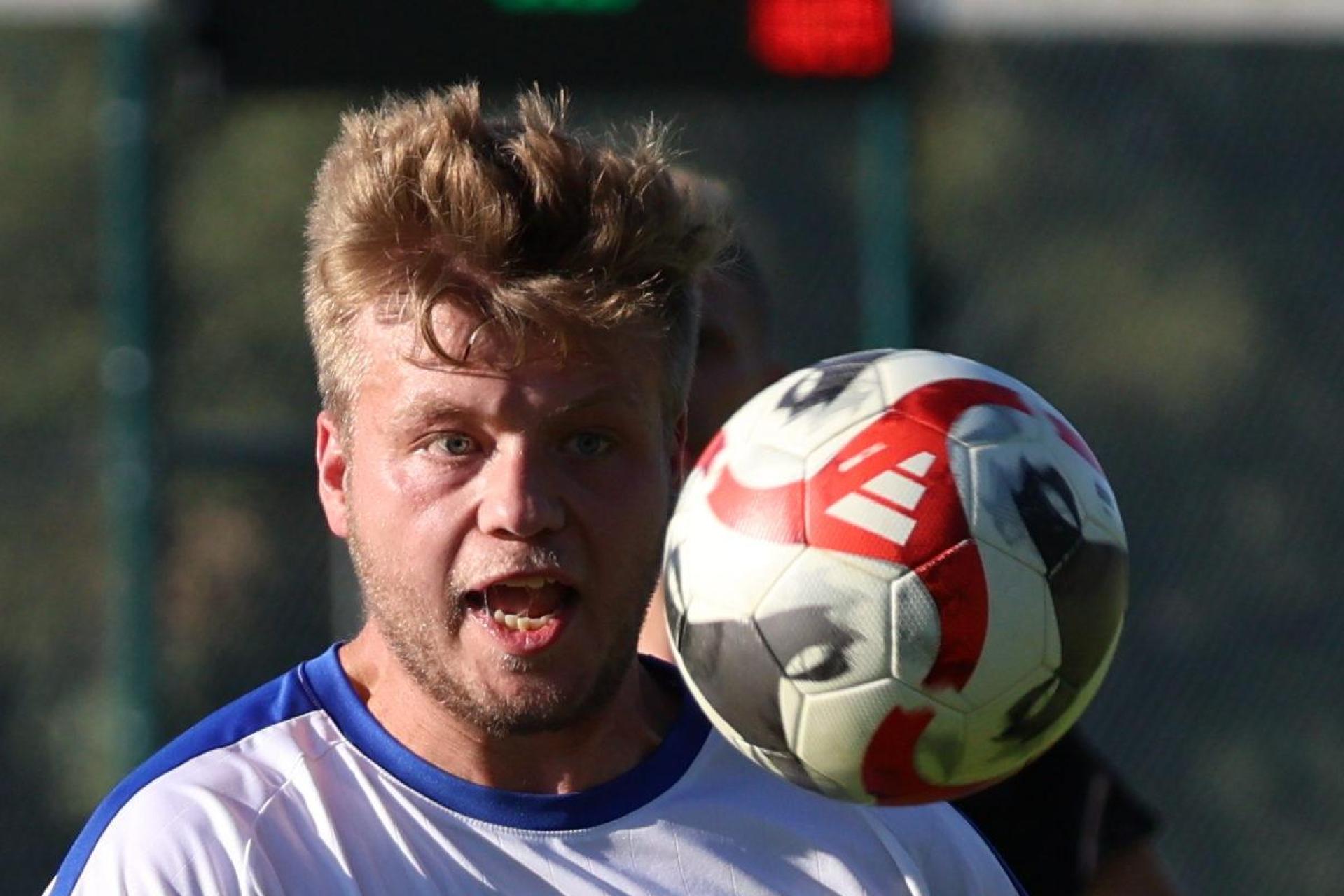 Ebnaths Spielertrainer Johannes Reiß bereitet seine Truppe auf das Relegationsspiel gegen den SV Inter Bergsteig Amberg II vor. (Archivbild: Dieter Jäschke)