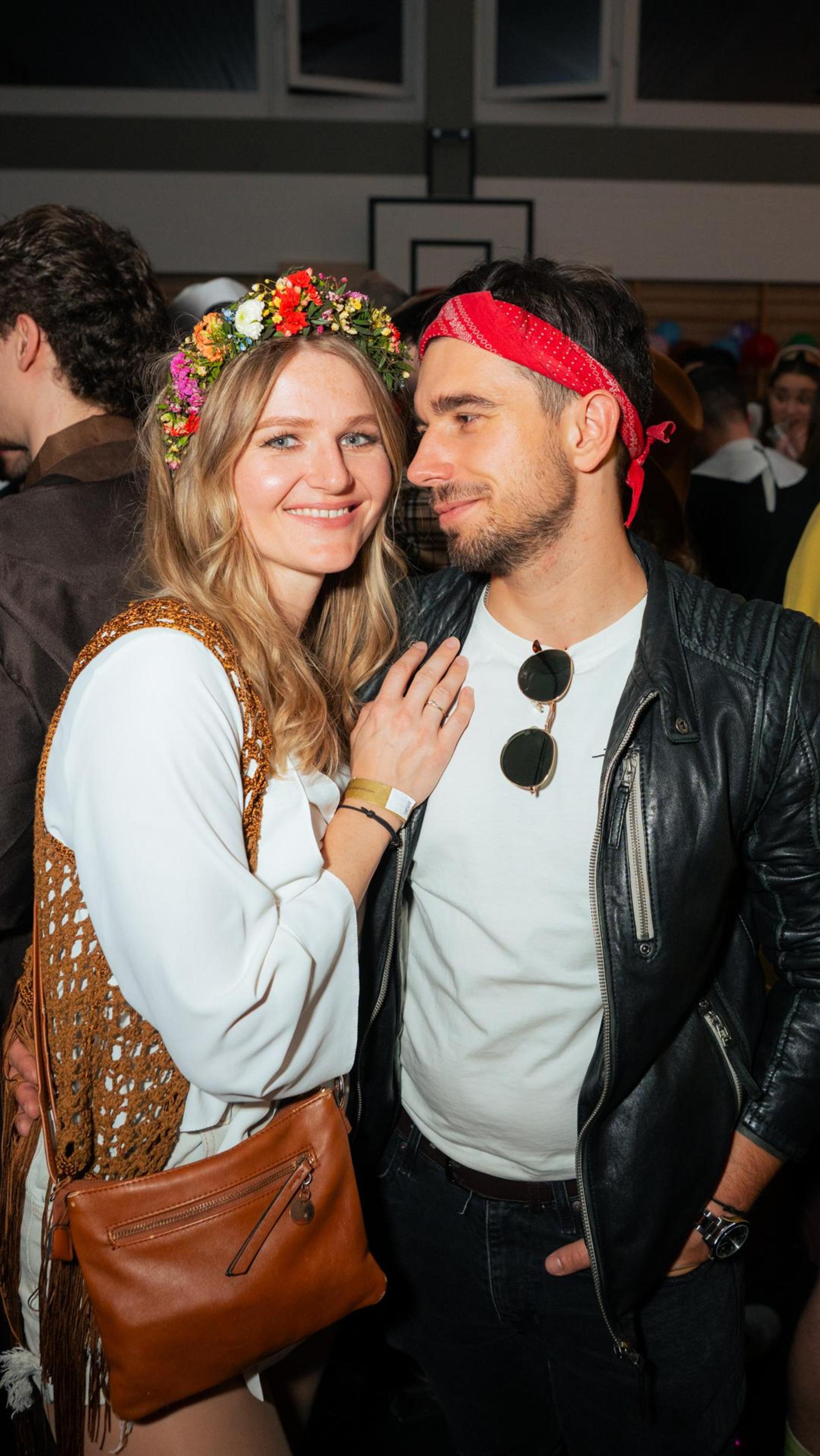 Am Sportlerball in Schirmitz gings mit Vollgas weiter im Faschingstreiben.  (Bild: Hannes Stock)