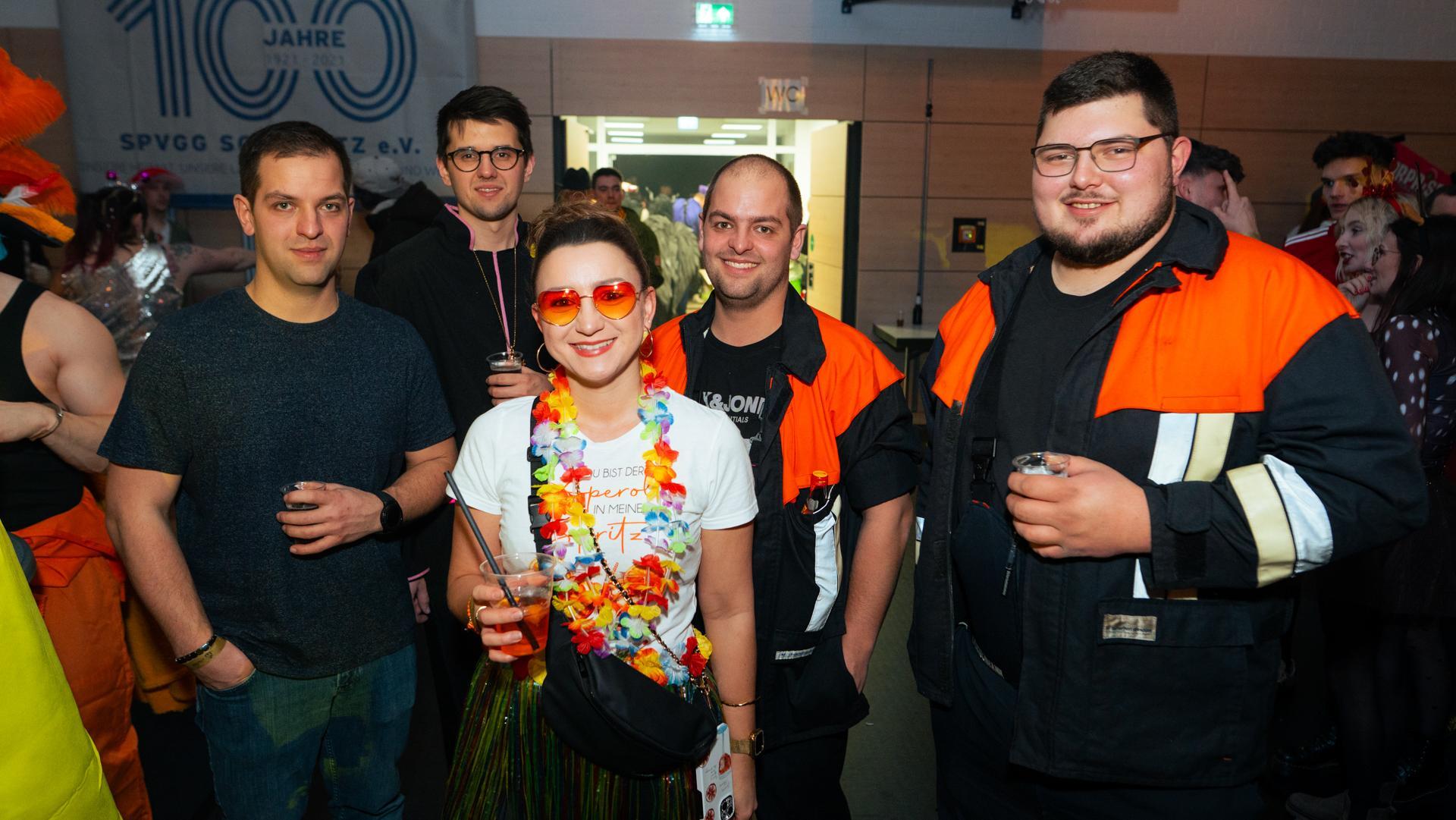 Am Sportlerball in Schirmitz gings mit Vollgas weiter im Faschingstreiben.  (Bild: Hannes Stock)