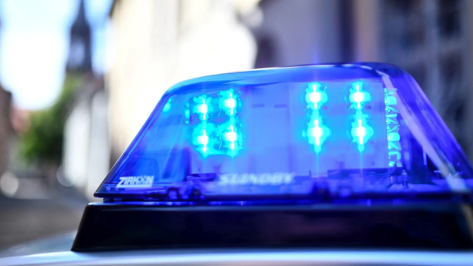 Ein Unbekannter hat ein blau-gelbes Kinderfahrrad aus dem Fahrradabstellplatz beim Weidener NOC gestohlen. (Bild: Patrick Seeger/dpa)