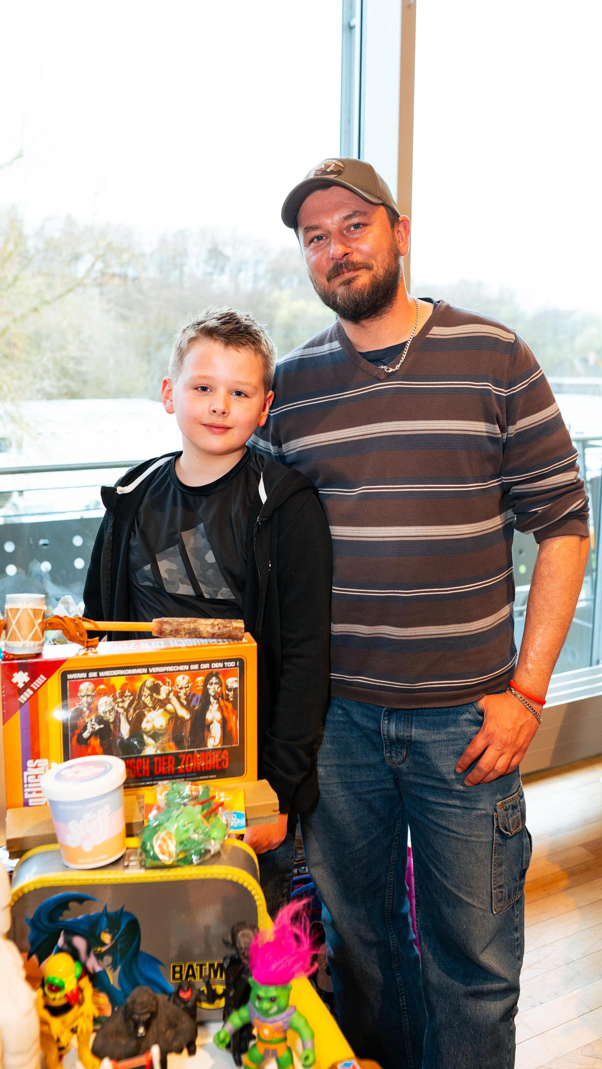 Beim Nachtflohmarkt am Freitag in Neustadt/WN herrschte bis 22 Uhr reges Treiben. (Bild: Hannes Stock)