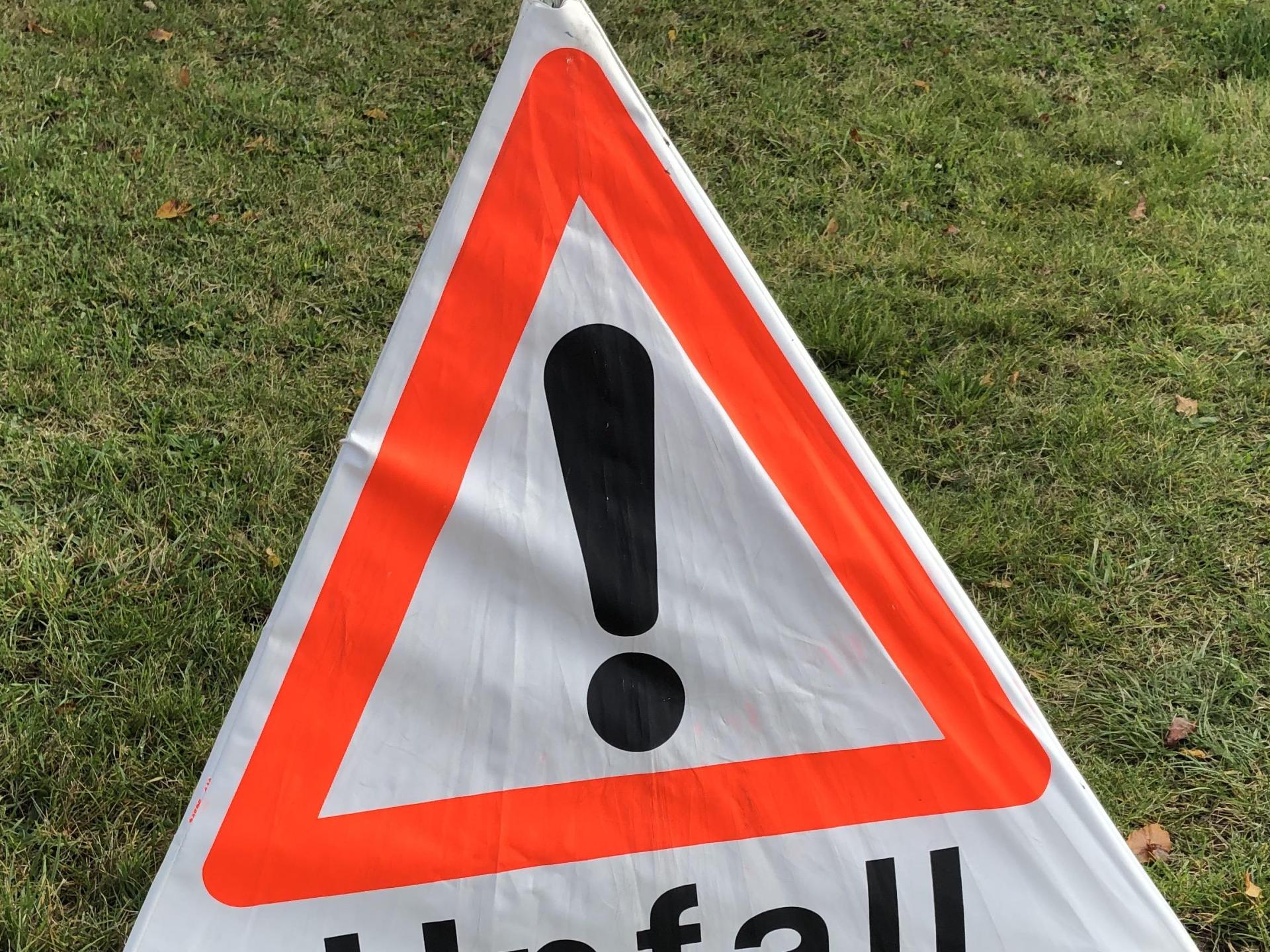 Ein riskantes Überholmanöver auf der Staatsstraße 2395 bei Floß/Plankenhammer führte zu einem Unfall. (Symbolbild: Heike Unger)