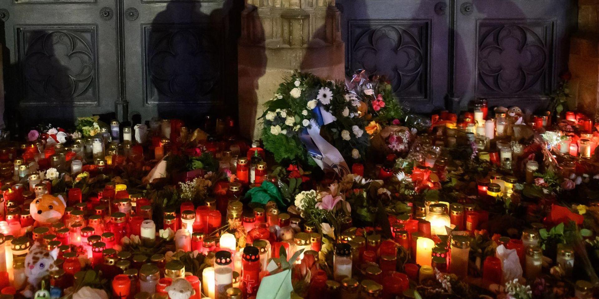 In Magdeburg ist die Trauer groß - aber auch in Floß herrscht tiefe Betroffenheit.  (Bild: Klaus-Dietmar Gabbert/dpa)