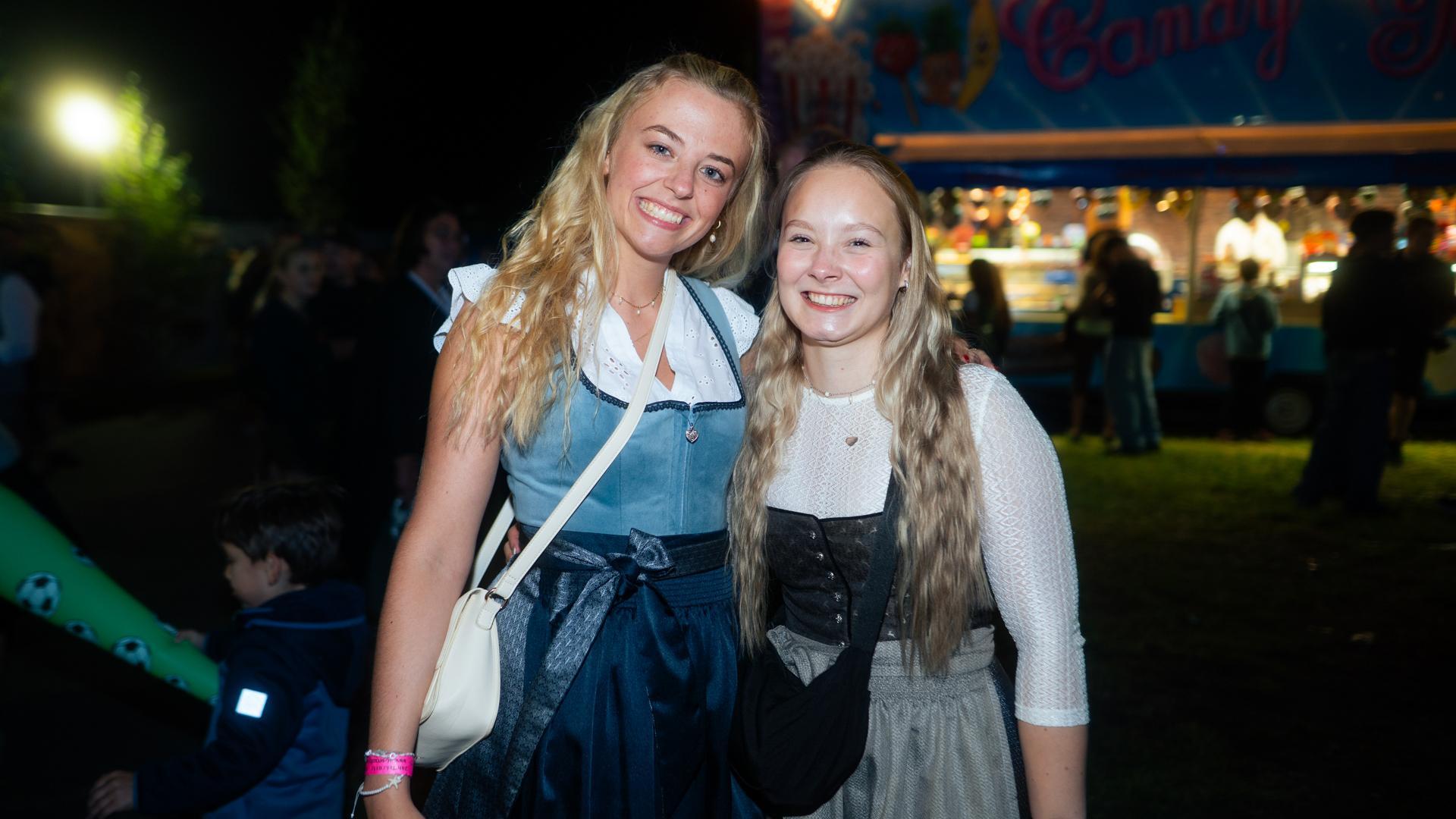 Die Quertreiber rocken am Samstagabend das Festzelt bei der Kirwa in Wernberg.  (Bild: Hannes Stock)
