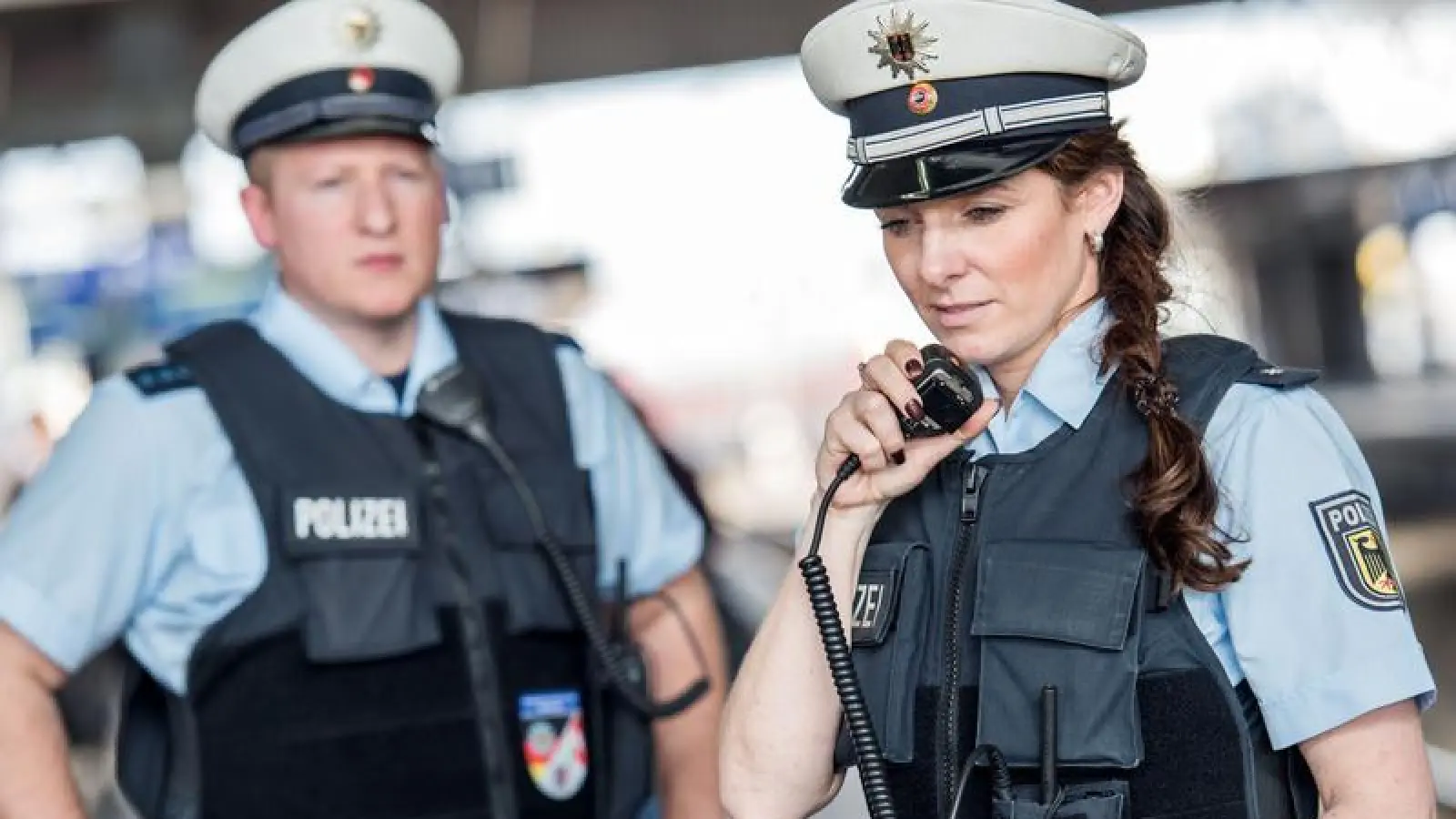 Bundespolizisten haben am Samstagabend am Hauptbahnhof Regensburg drei vermisste Mädchen im Alter von 15, 16 und 17 Jahren festgestellt. (Symbolbild: Bundespolizei)