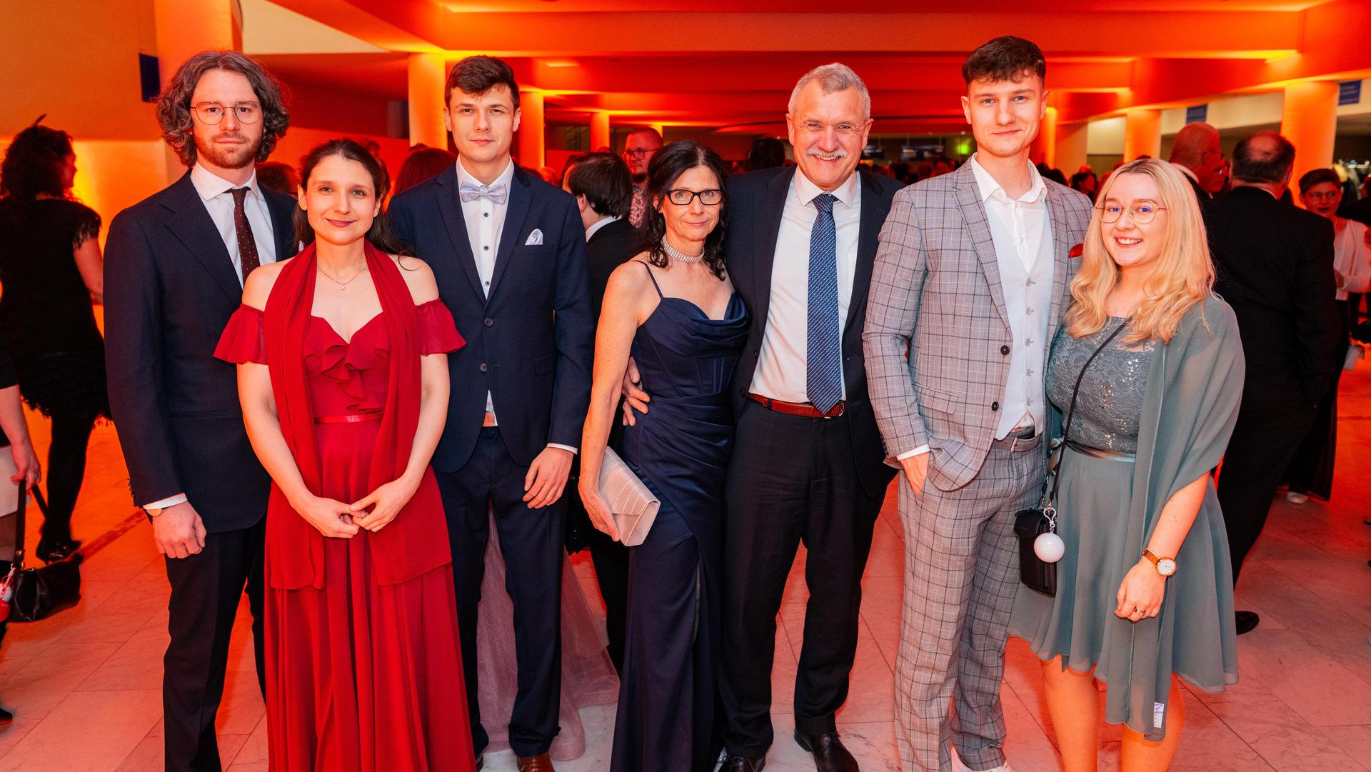 Am Samstag wurde es in der Weidener Max-Reger-Halle außergewöhnlich festlich. (Bild: Hannes Stock)