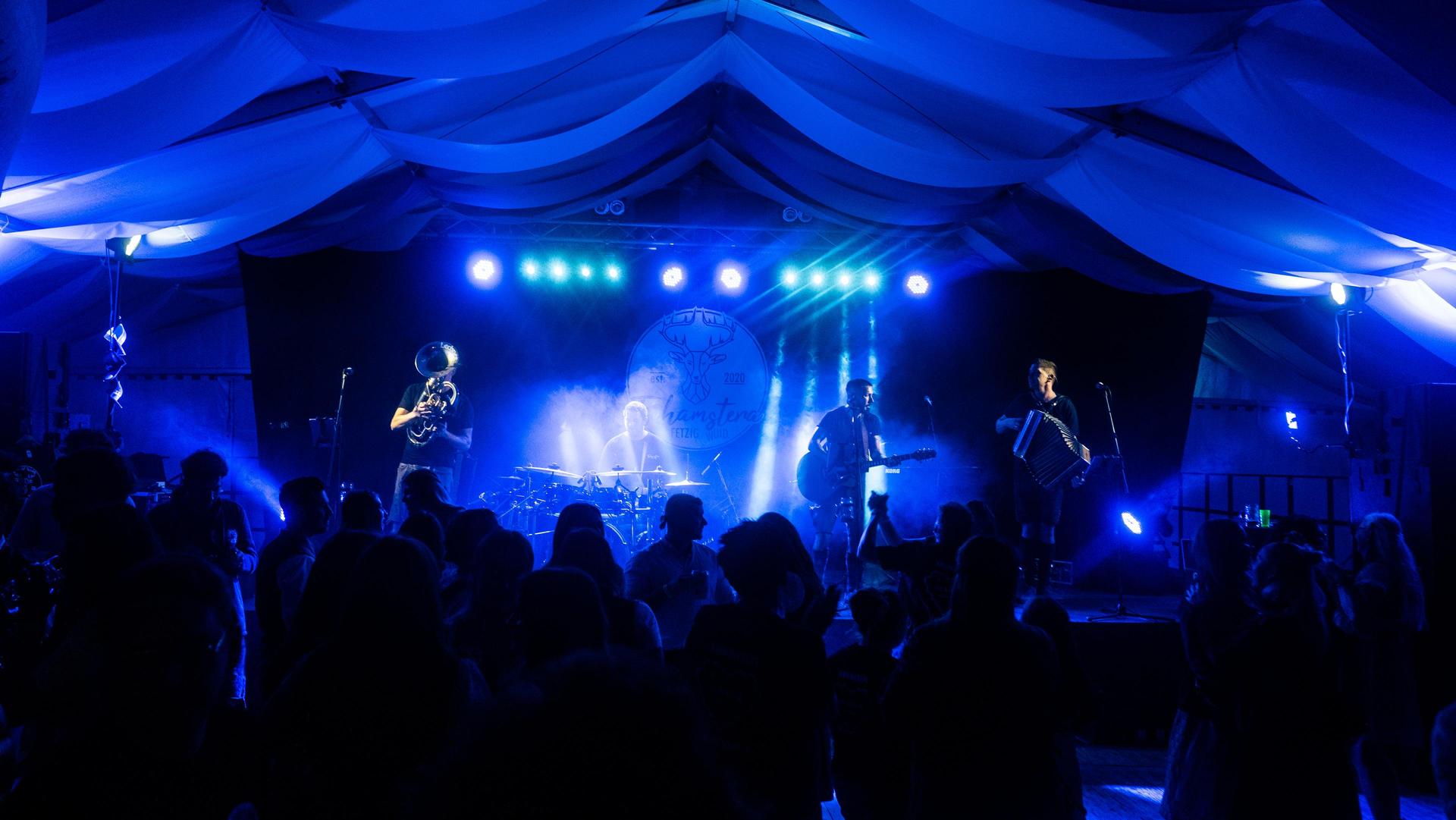 Alle Samstagsbilder der Kirwa in Weiherhammer. (Bild: Hannes Stock)