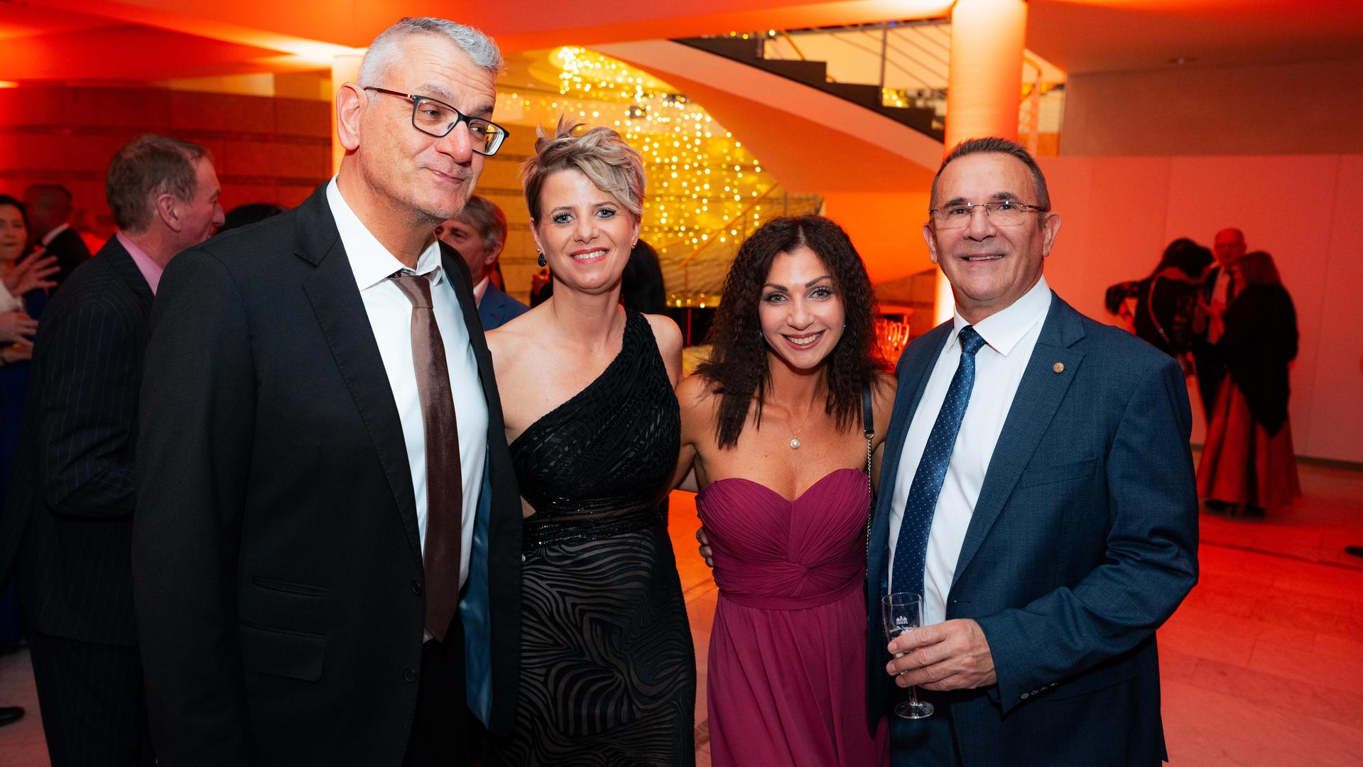 Am Samstag wurde es in der Weidener Max-Reger-Halle außergewöhnlich festlich. (Bild: Hannes Stock)