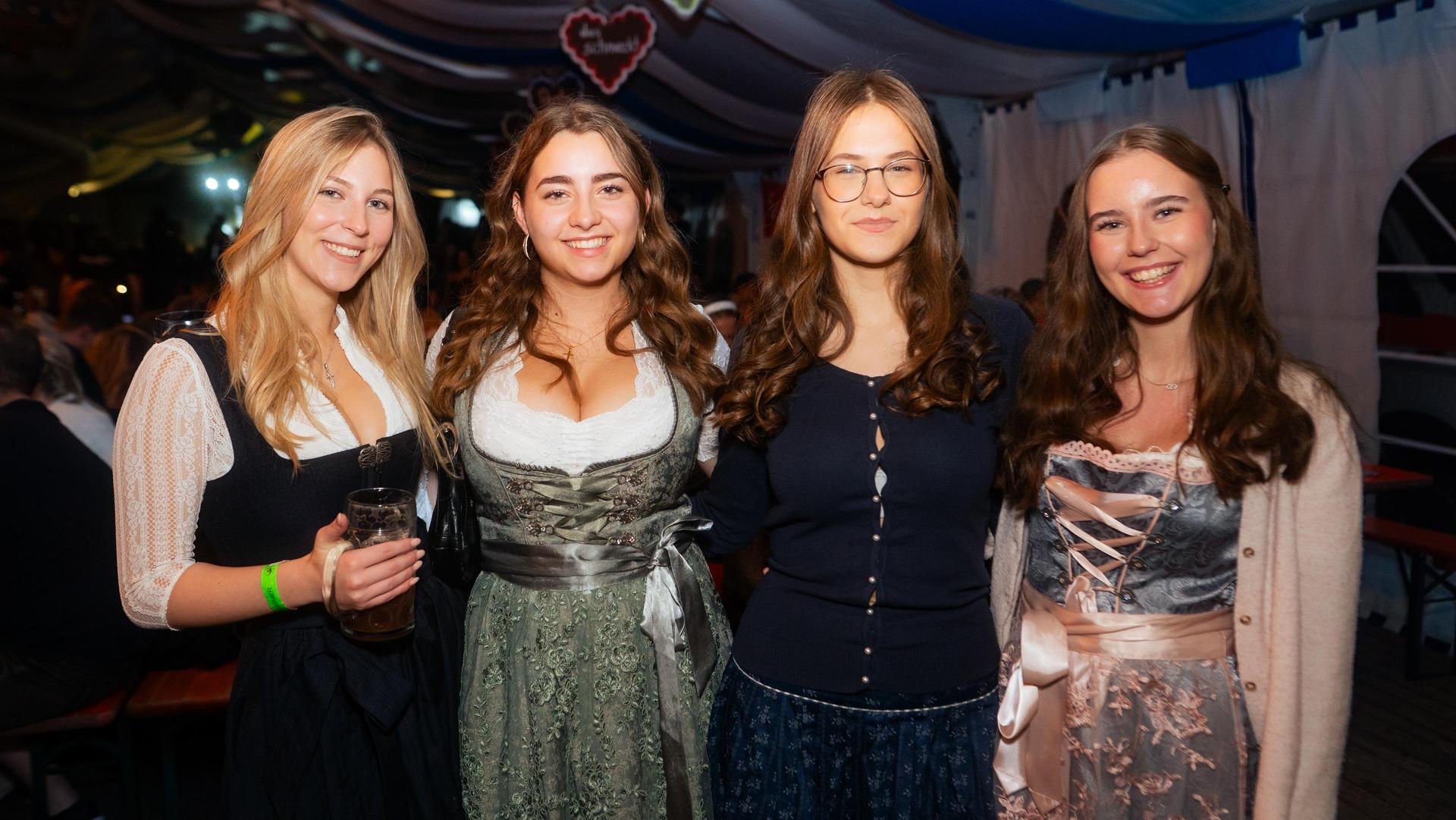 Alle Samstagsbilder der Kirwa in Weiherhammer. (Bild: Hannes Stock)