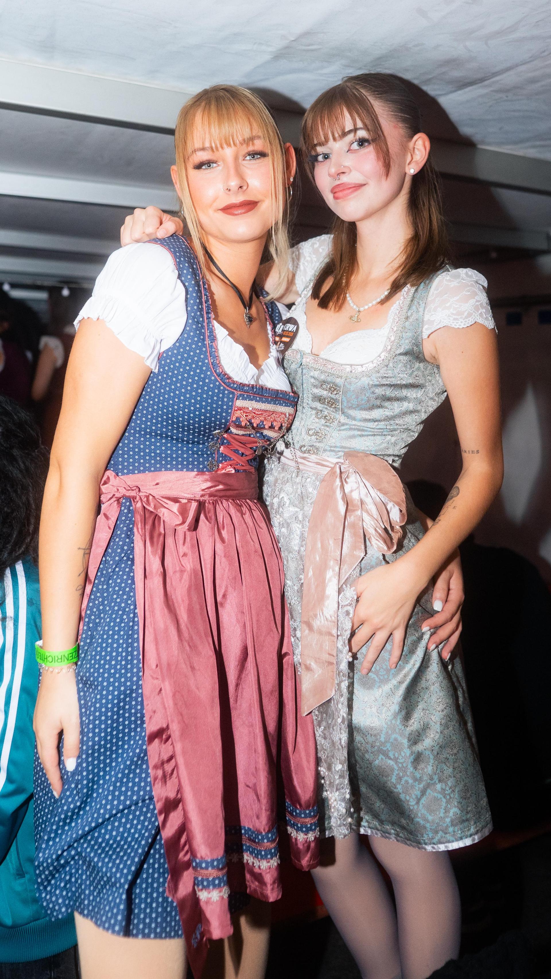 Beim Kirwa-Special der Etzenrichter Kirwa sorgte die Band „RUNDUMADUM” für Stimmung.  (Bild: Hannes Stock)