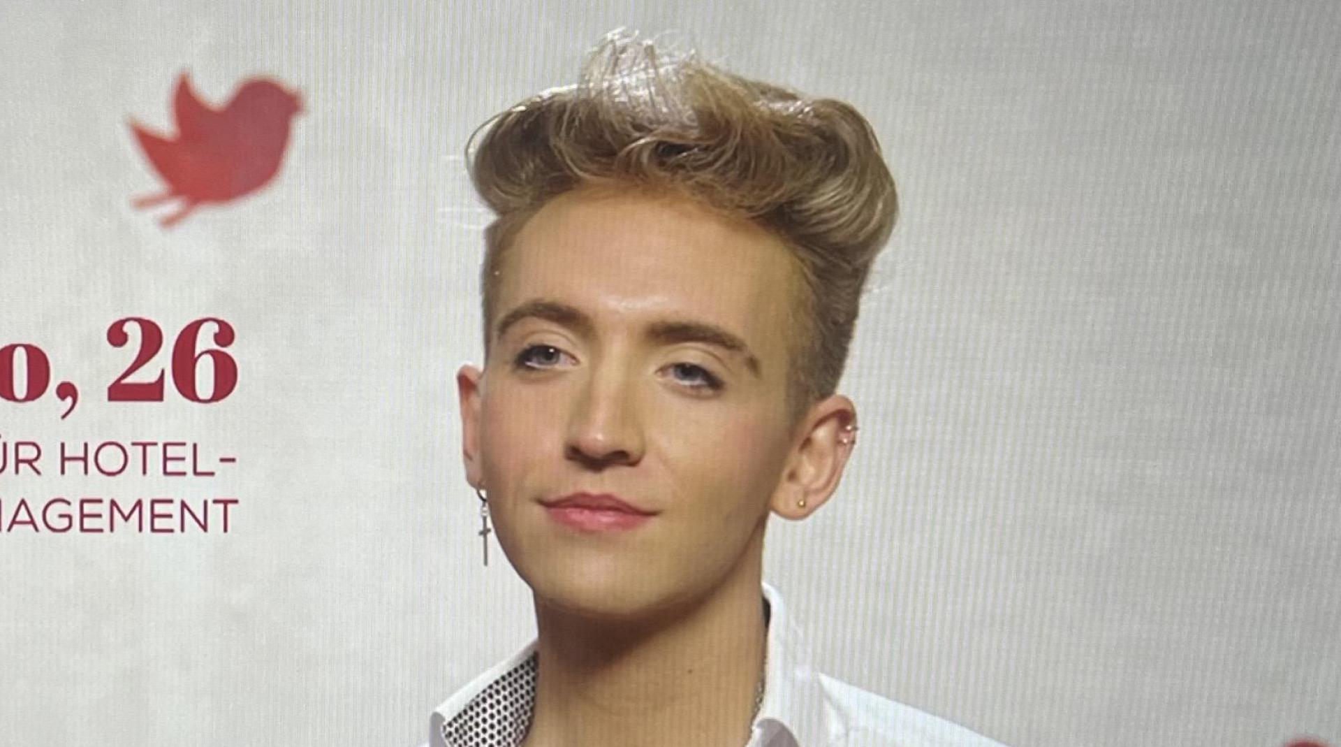 Fabio „Sky” Gmeiner aus Erbendorf bei der Dating-Sendung „First Dates - Ein Tisch für zwei”.  (Screenshot: RTL+)