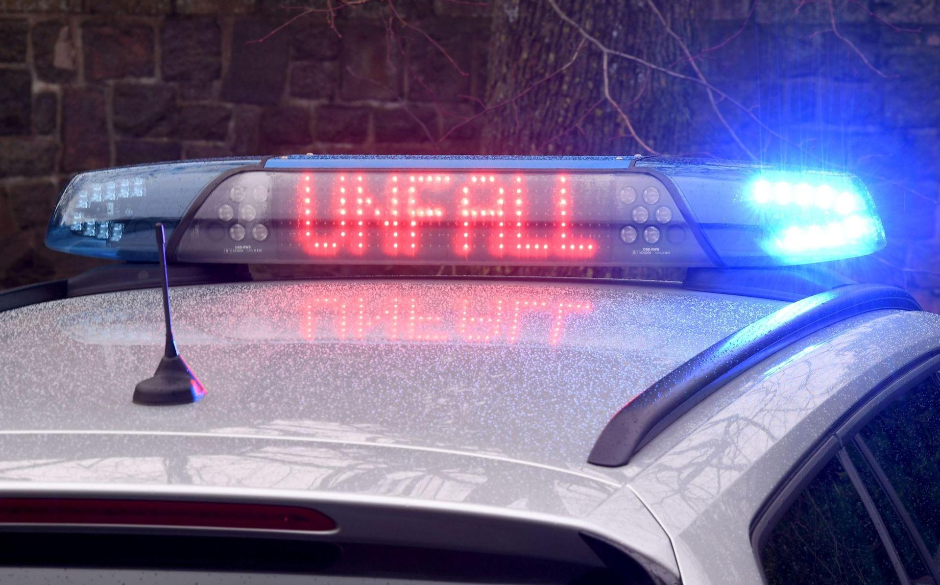 Die Motorradfahrerin aus dem Landkreis Amberg-Sulzbach wurde schwer, aber nicht lebensgefährlich verletzt. (Symbolbild: Carsten Rehder/dpa)