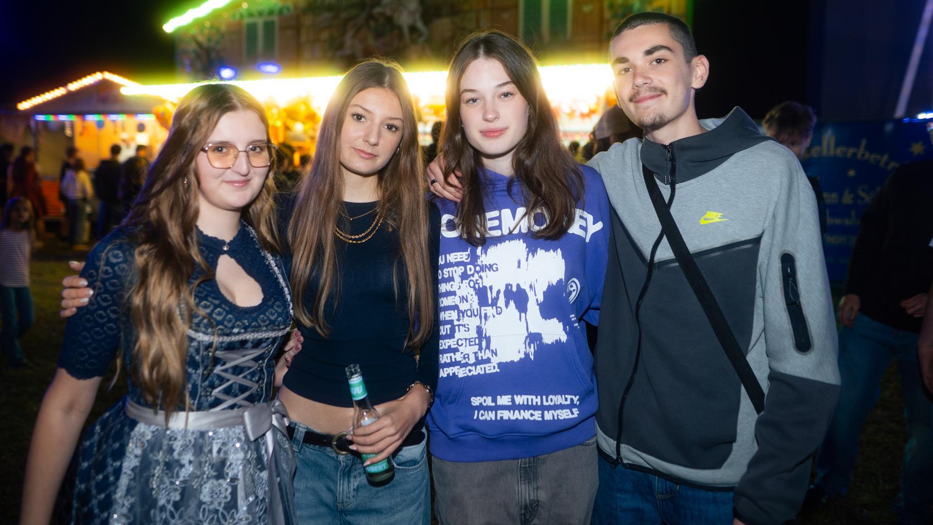 Die Quertreiber rocken am Samstagabend das Festzelt bei der Kirwa in Wernberg.  (Bild: Hannes Stock)