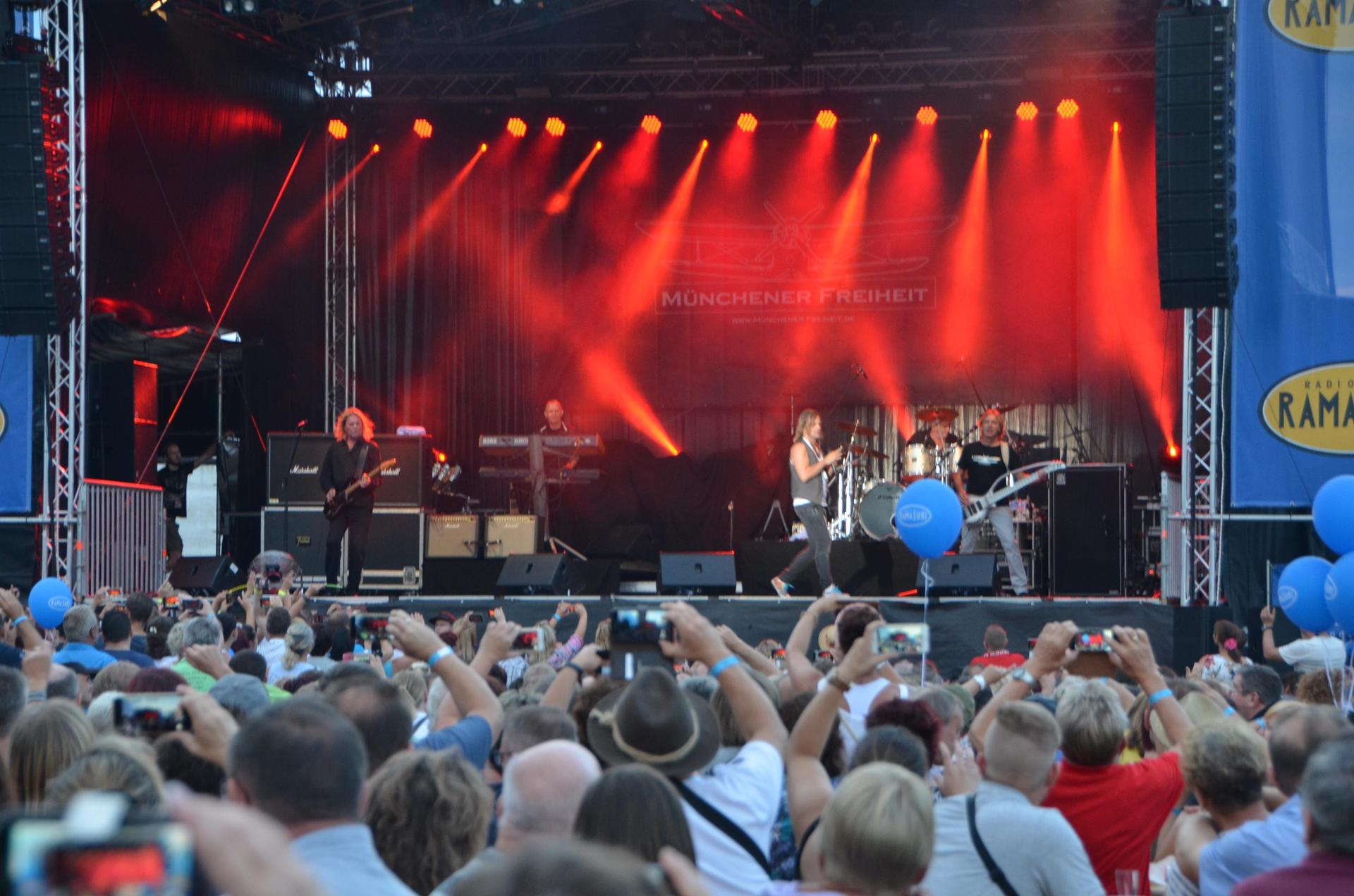 Am 12. Juli wird es beim Oberpfalz-Festival auf dem Tännesberger Sportplatz rockig. Das Bild zeigt das Open-Air im Jahr 2018. (Archivbild: dob)