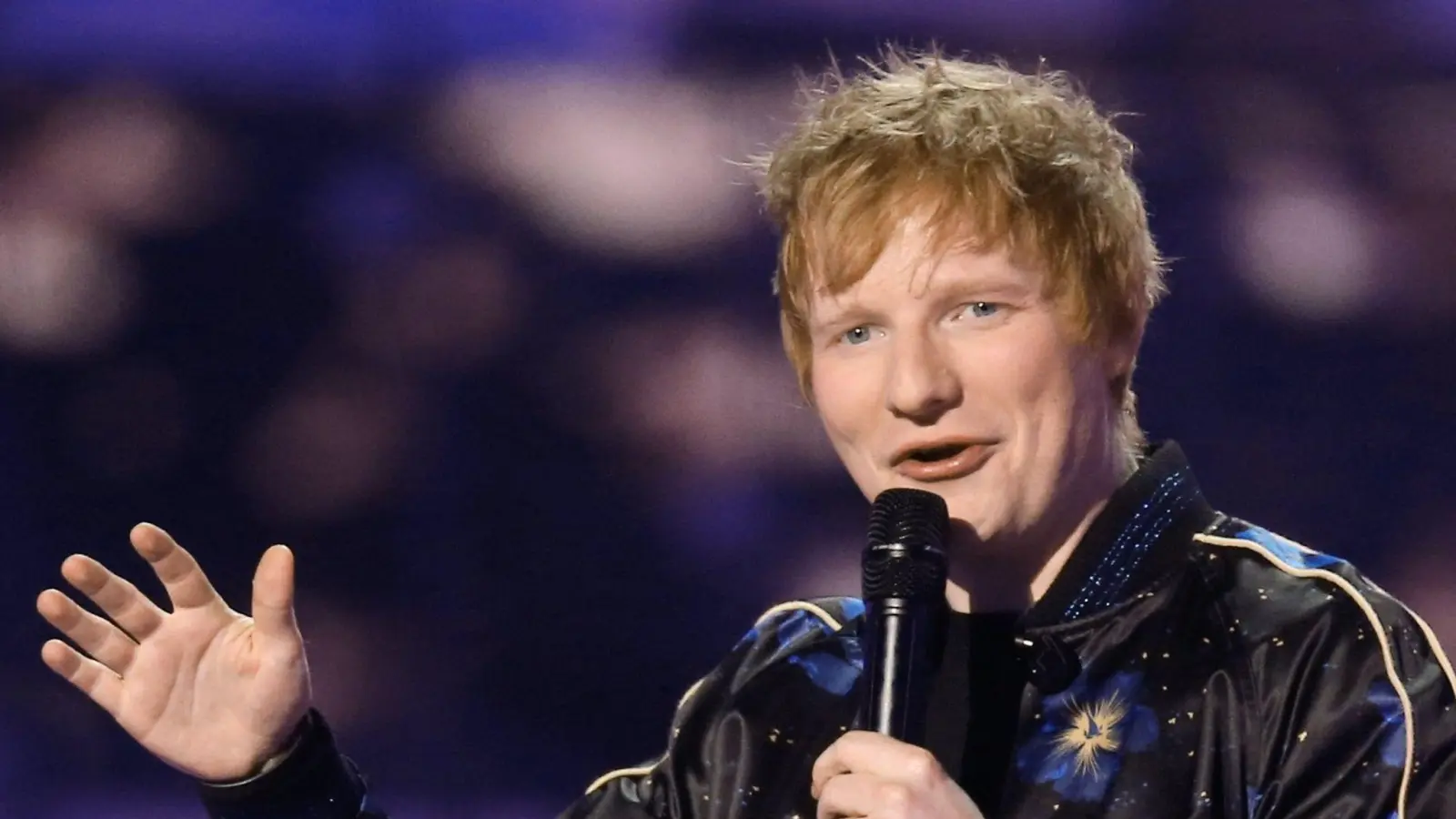 Zum ersten Mal nach der Kontroverse um Macklemore ist Popstar Sheeran wieder aufgetreten. (Archivbild) (Bild: Joel C Ryan/AP/dpa)