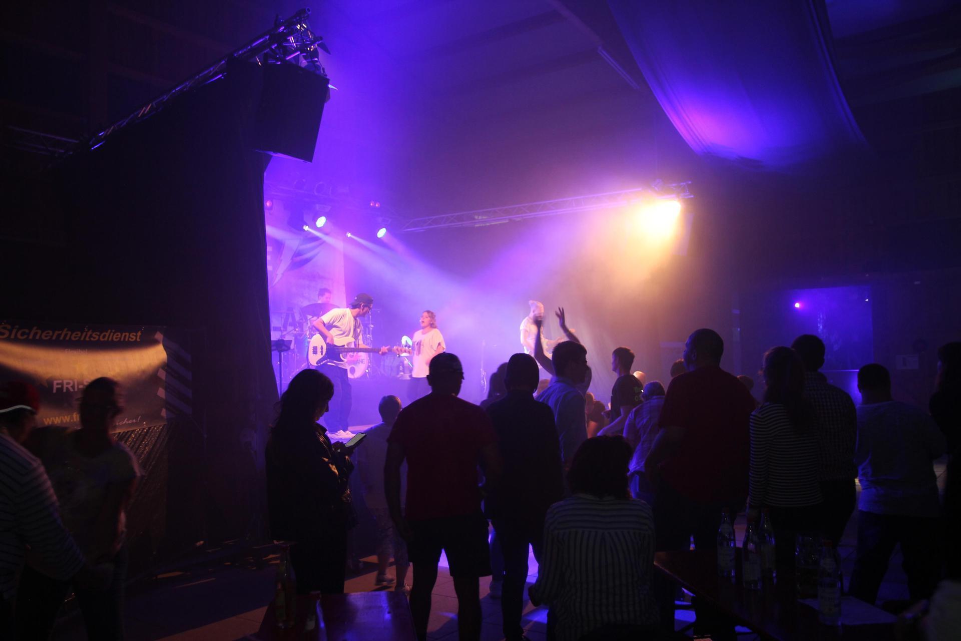 Schon vergangenes Jahr haben Aeroplane richtig Stimmung gemacht auf dem Wurzer O'Schnitt. (Archivbild: Lea Stecher)