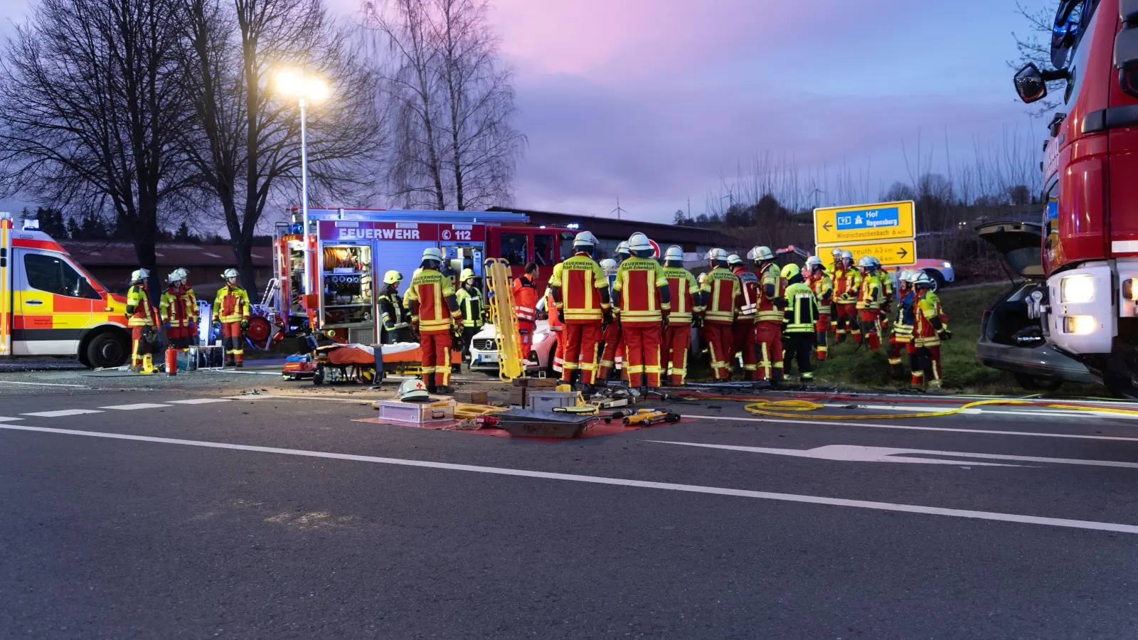 Am Donnerstagmorgen kam es bei Burggrub zu einem schweren Verkehrsunfall. (Bild: Roland Wellenhoefer)