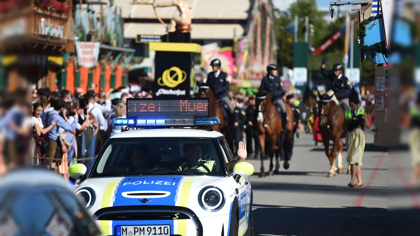 Rund 600 Polizisten sind in diesem Jahr auf dem wohl größten Volksfest der Welt im Einsatz. (Archivbild: Felix Hörhager/dpa)