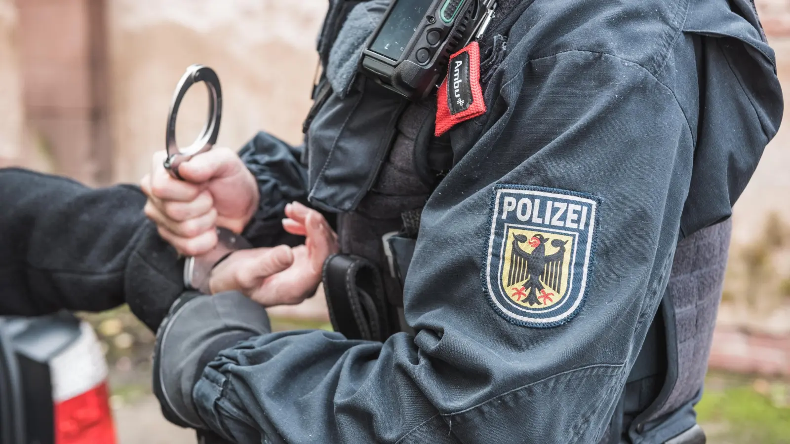 Zwei Männer wurden bei Grenzkontrollen in Waidhaus und Waldsassen zunächst festgenommen, beglichen dann ihre Justizschulden und durften weiterreisen.  (Symbolbild: Bundespolizei)