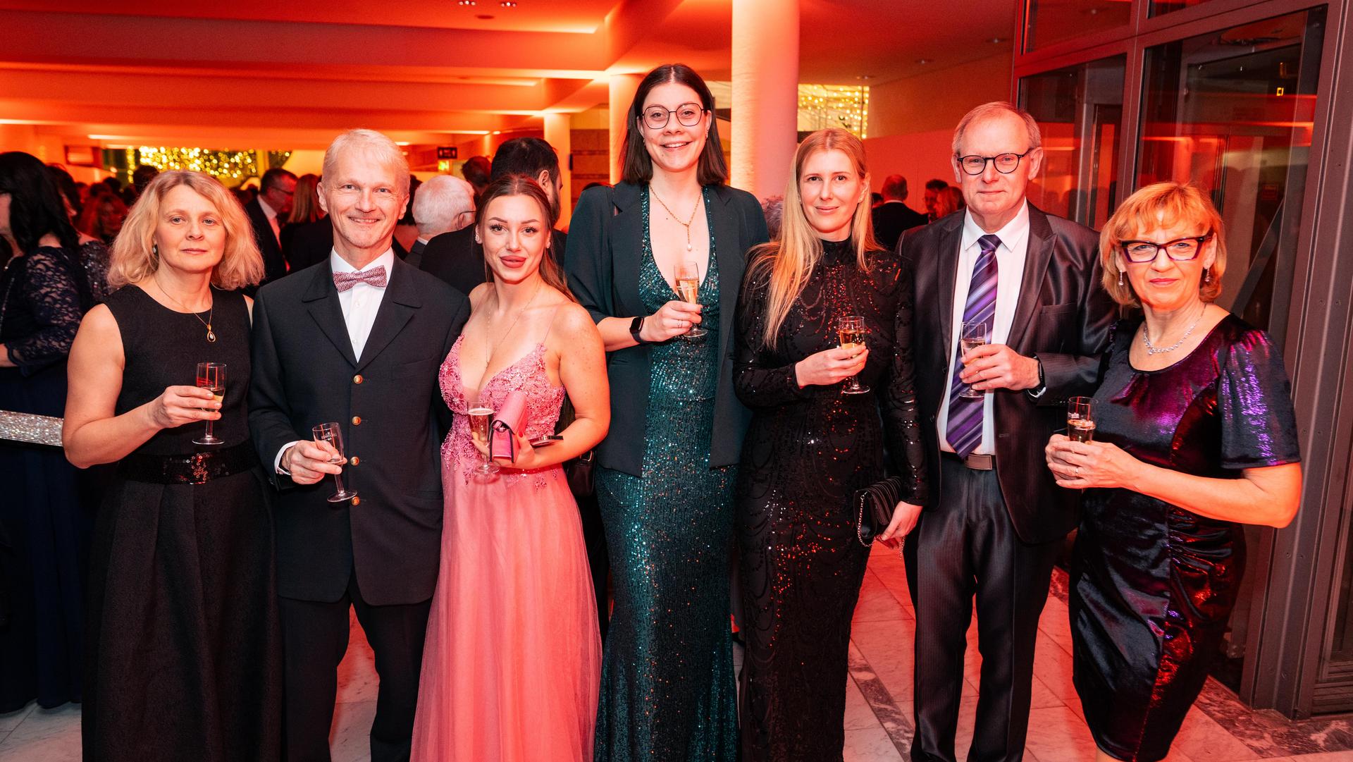 Am Samstag wurde es in der Weidener Max-Reger-Halle außergewöhnlich festlich. (Bild: Hannes Stock)