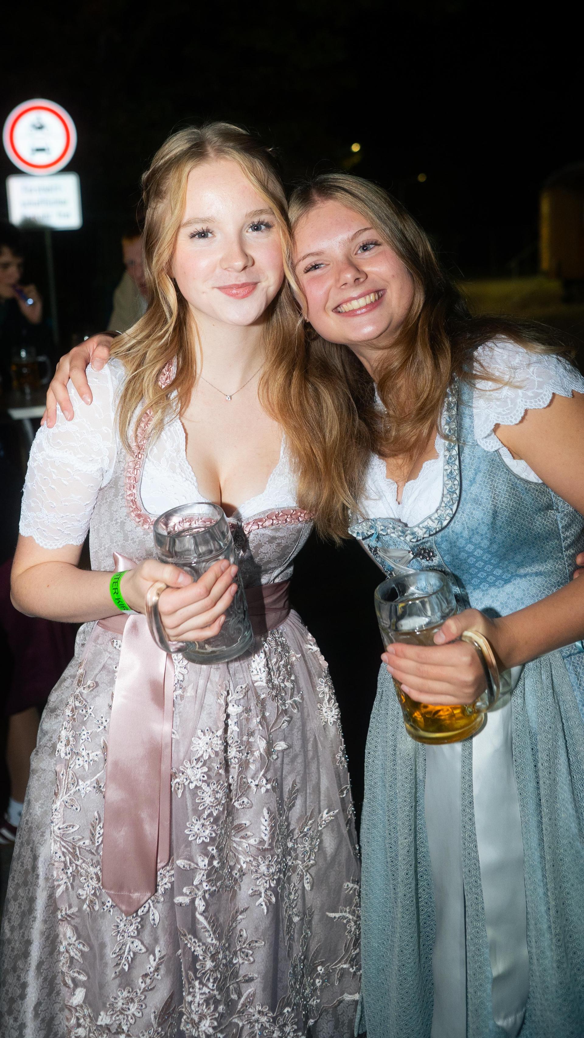 Beim Kirwa-Special der Etzenrichter Kirwa sorgte die Band „RUNDUMADUM” für Stimmung.  (Bild: Hannes Stock)