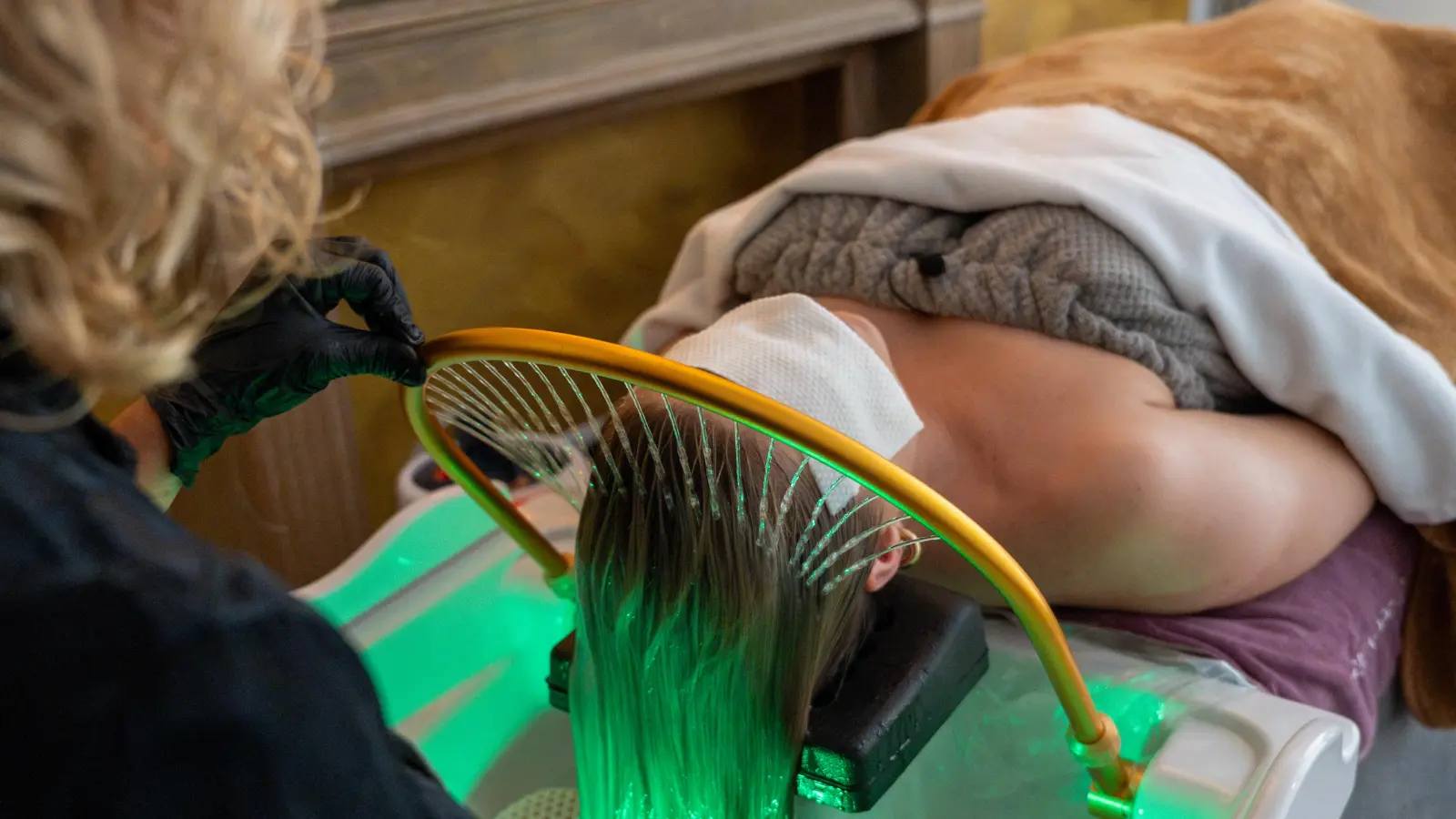 TCM Head Spa in Weiden bei Christine Beck. (Bild: Marina Gube)