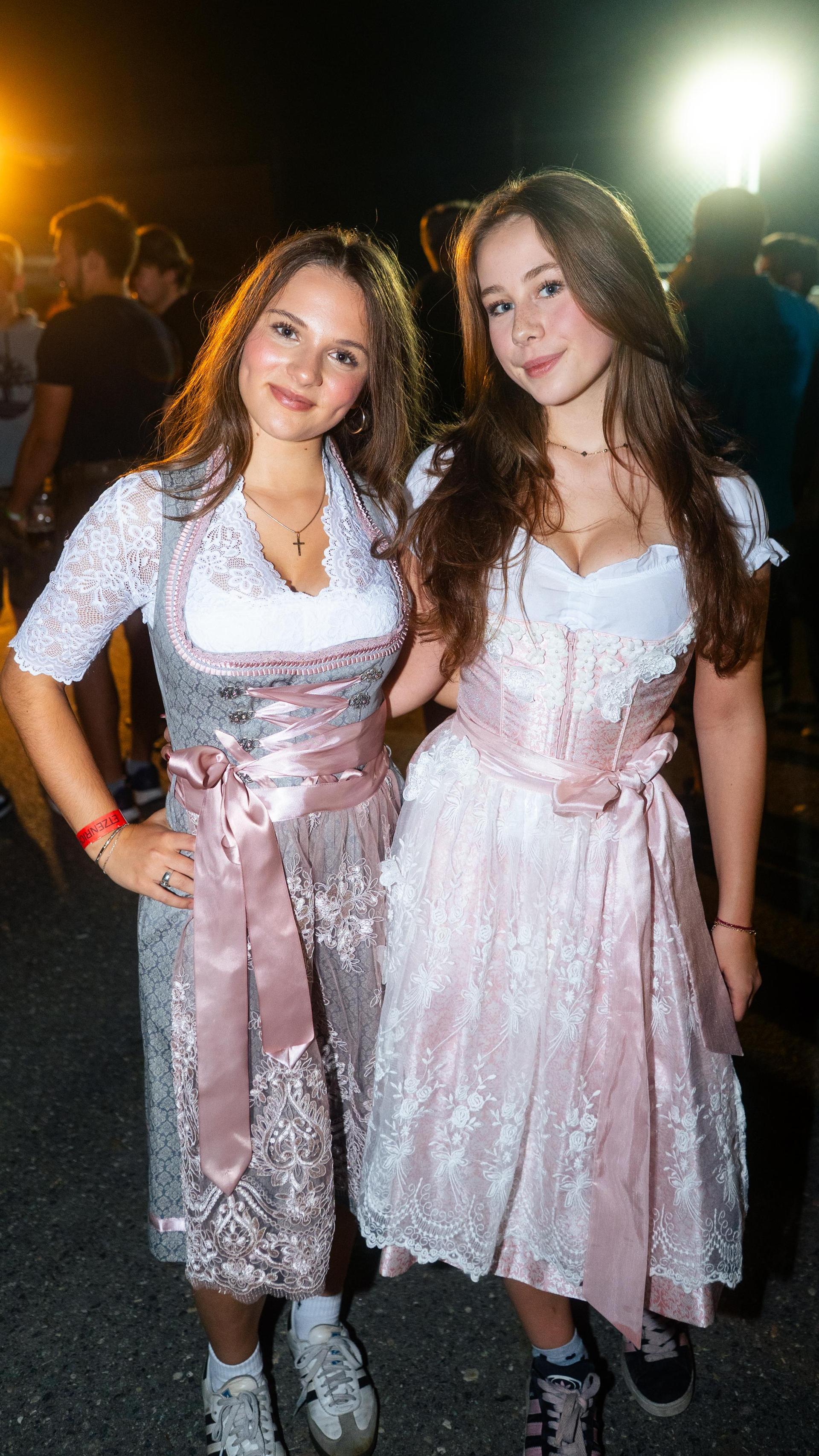 Beim Kirwa-Special der Etzenrichter Kirwa sorgte die Band „RUNDUMADUM” für Stimmung.  (Bild: Hannes Stock)