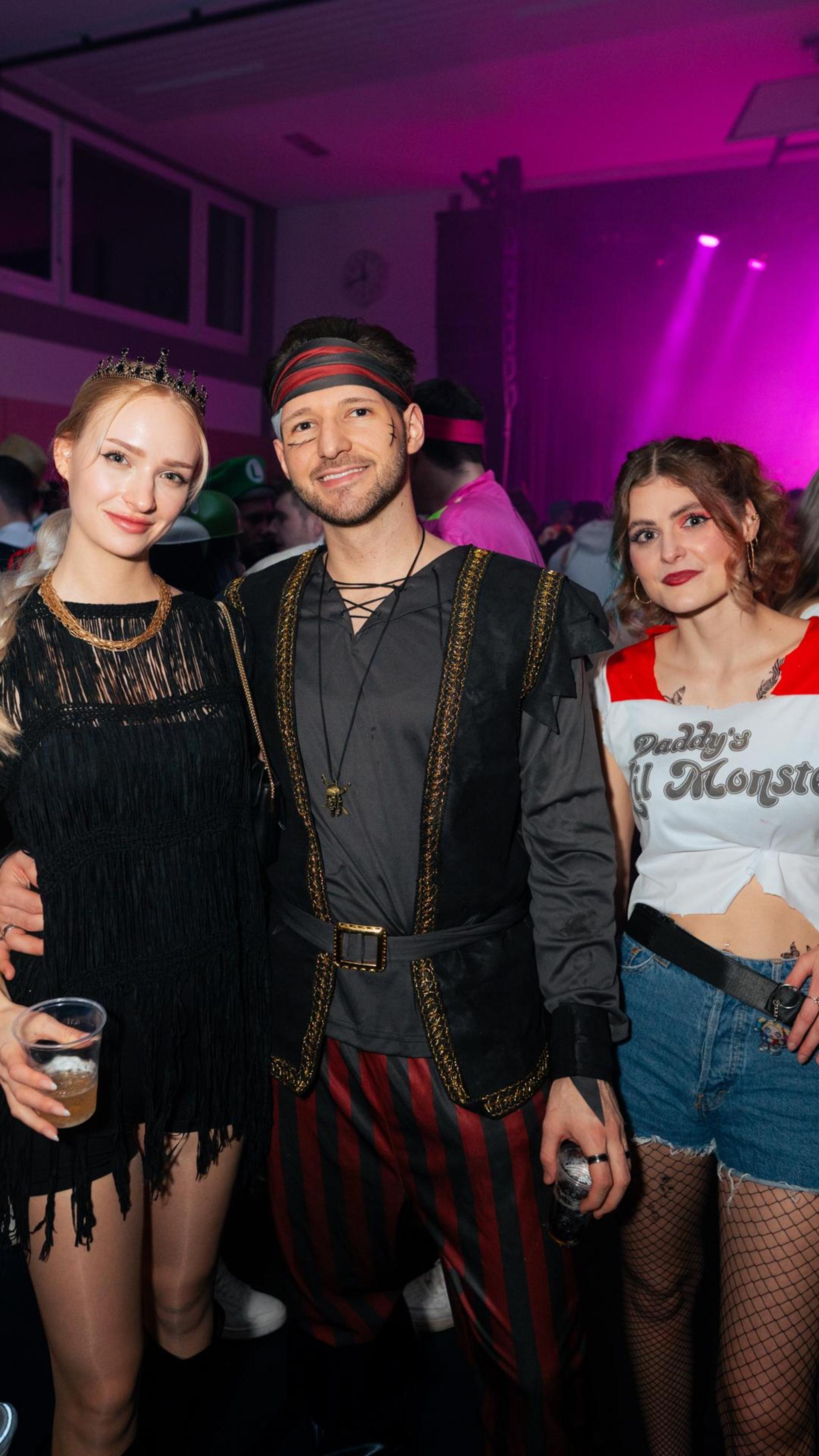 Am Sportlerball in Schirmitz gings mit Vollgas weiter im Faschingstreiben.  (Bild: Hannes Stock)