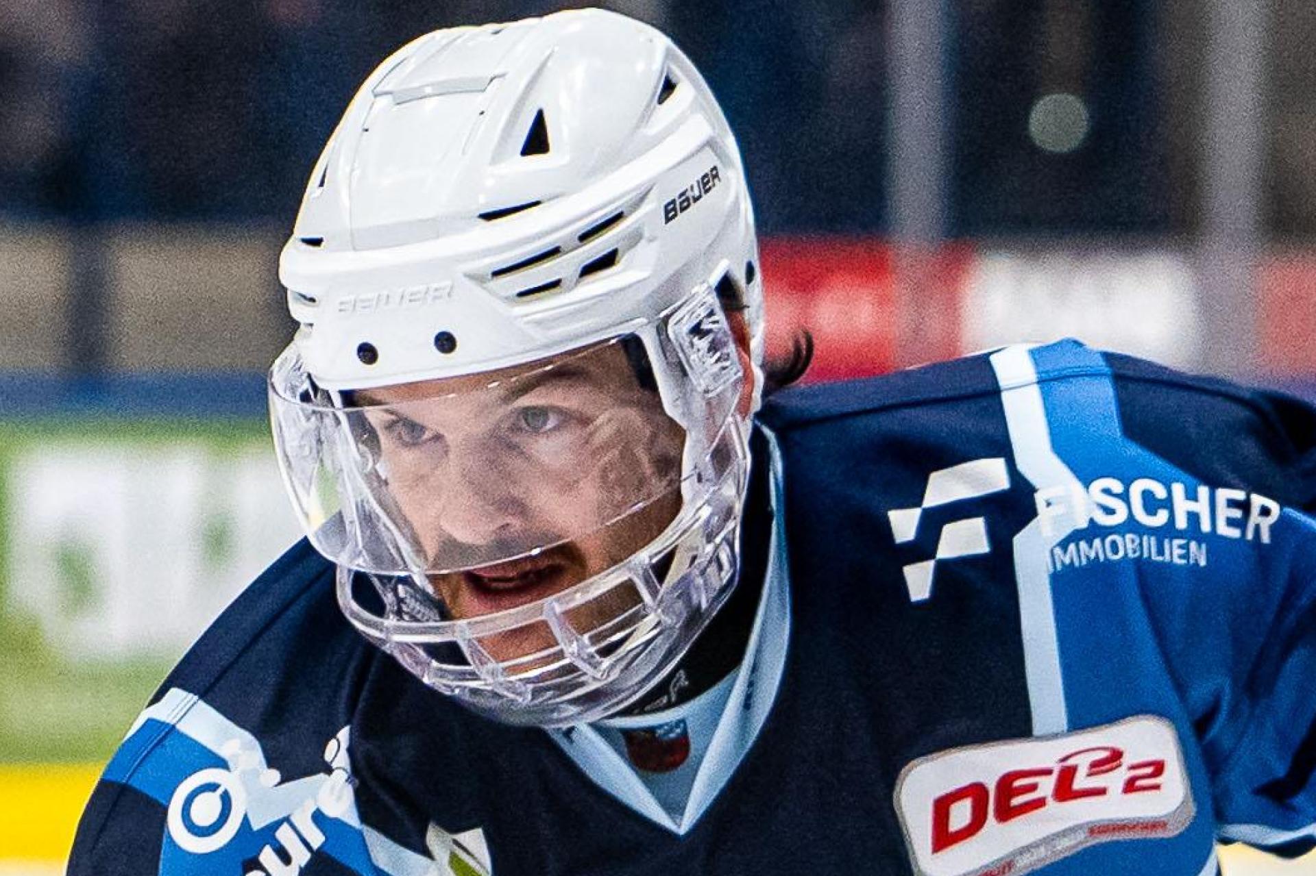 Fabian Voit (blaues Trikot) wird die Blue Devils Weiden verlassen.  (Archivbild: Elke Englmaier)
