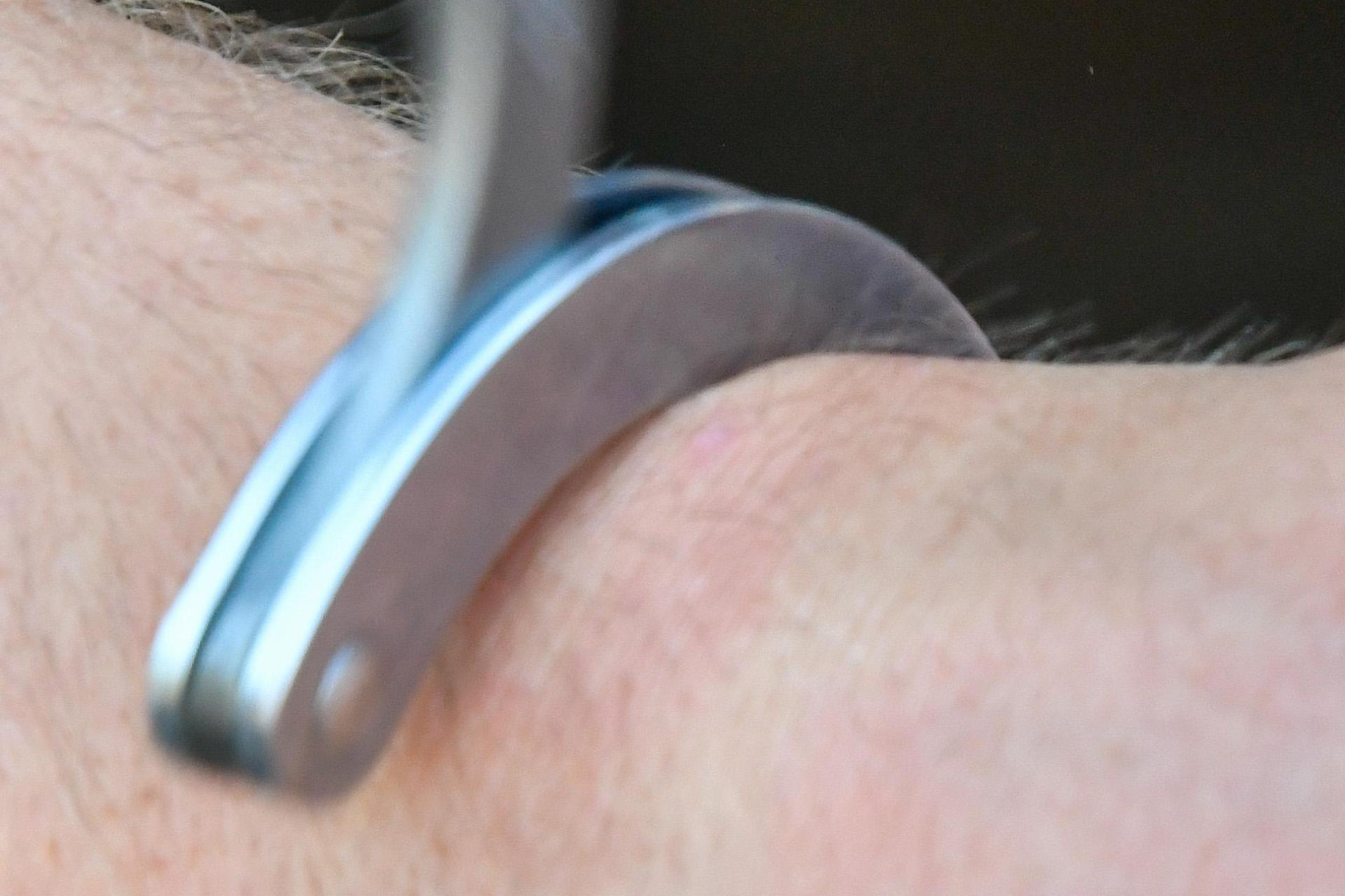 Die Polizei nimmt nach dem Raubüberfall auf ein Juweliergeschäft in Pressath zwei Verdächtige fest. (Symbolbild: Petra Hartl)