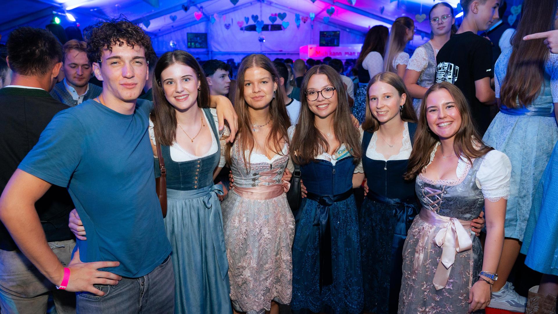 Gute Stimmung, volles Zelt und super Momentaufnahmen. (Bild: Hannes Stock)