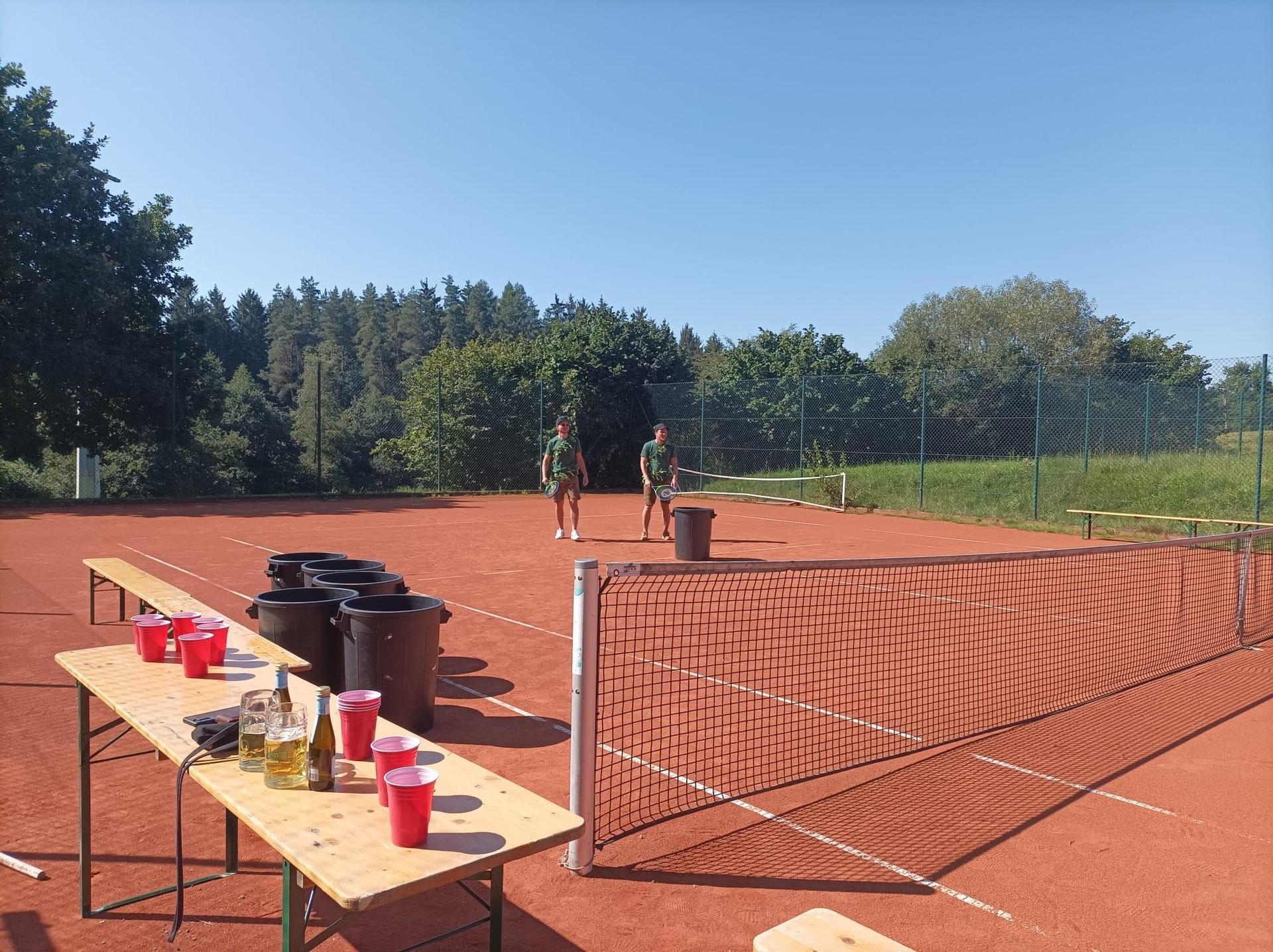  Die TG Parkstein veranstaltete eine Tennis-Beer-Pong-Meisterschaft. (Bild: Dominik Kaiser/exb)