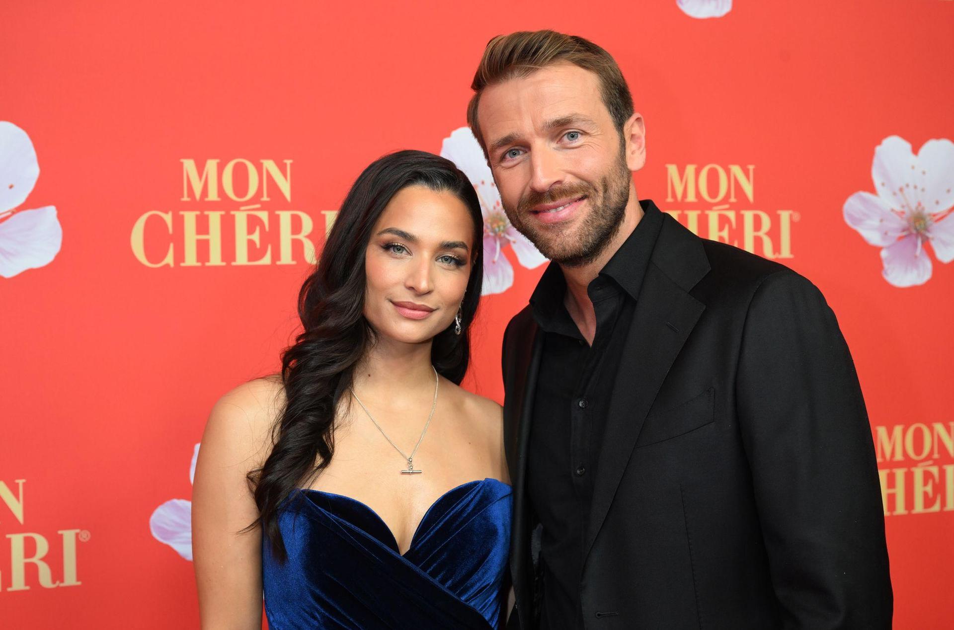 Für Amira Aly ist es bereits das dritte Kind - und das erste mit ihrem Partner Christian Düren. (Archivbild) (Bild: Felix Hörhager/dpa)