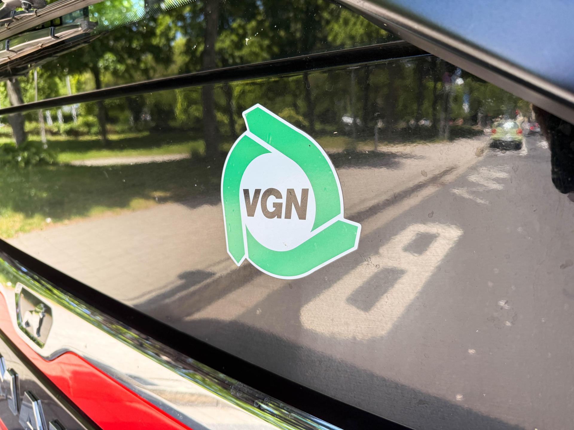 Wer mit dem Bus in Weiden, Amberg, den umliegenden Landkreisen Neustadt, Tirschenreuth oder Amberg-Sulzbach sowie dem VGN-Raum unterwegs ist, zahlt seine Fahrkarten immer häufiger auf digitalem Weg. Ab 2027 will der Verbund sein Ticketangebot verschlanken.  (Bild: Gabi Schönberger)
