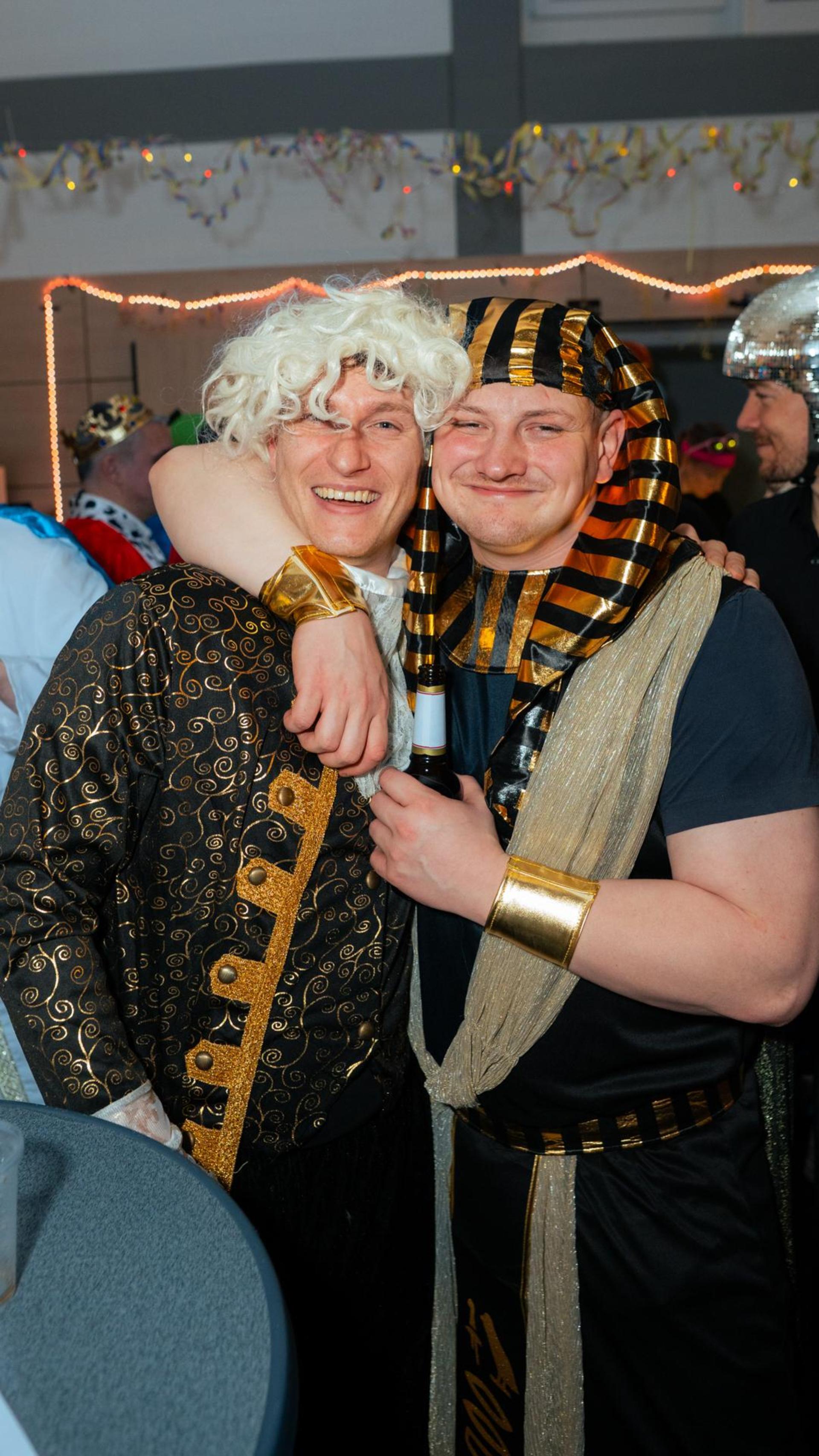 Am Sportlerball in Schirmitz gings mit Vollgas weiter im Faschingstreiben.  (Bild: Hannes Stock)