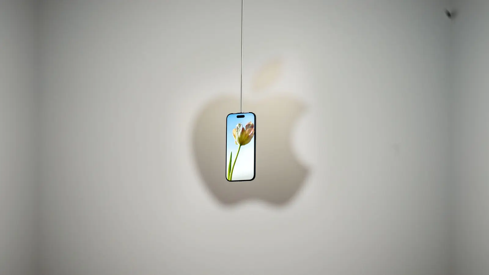 Das schlankere iPhone Air zeigt, wohin die Reise bei Apples Smartphones geht. (Bild: Andrej Sokolow/dpa)