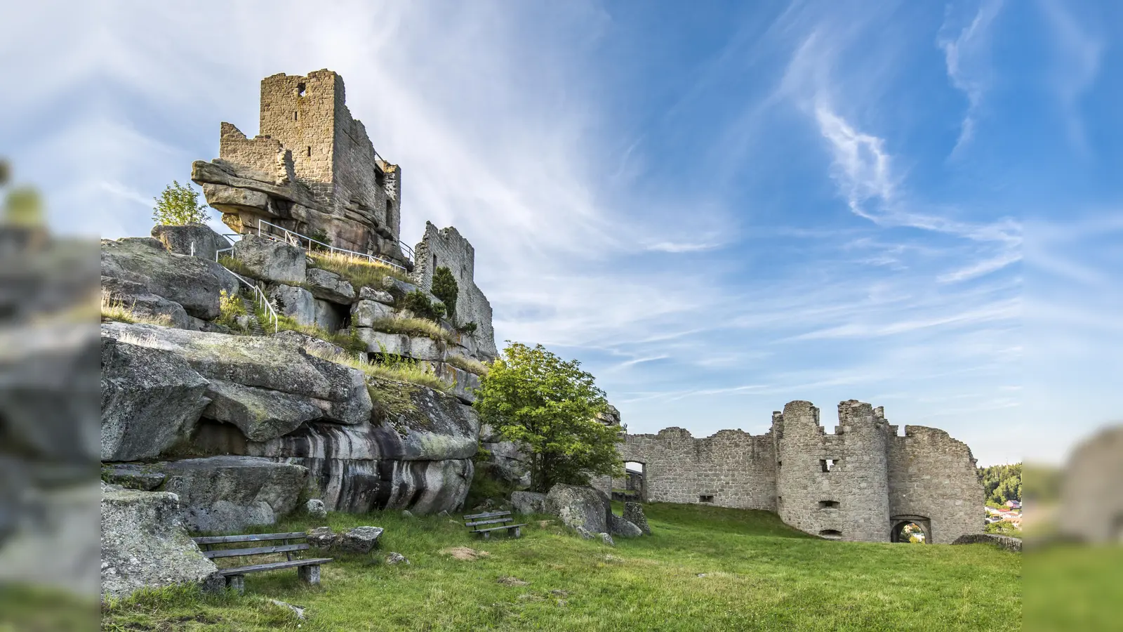 Als sie die Burg Flossenbürg besichtigen wollte, stürzte eine Frau in die Tiefe und verletzte sich schwer. (Archivbild: Oberpfälzer Wald/Thomas Kujat/exb)