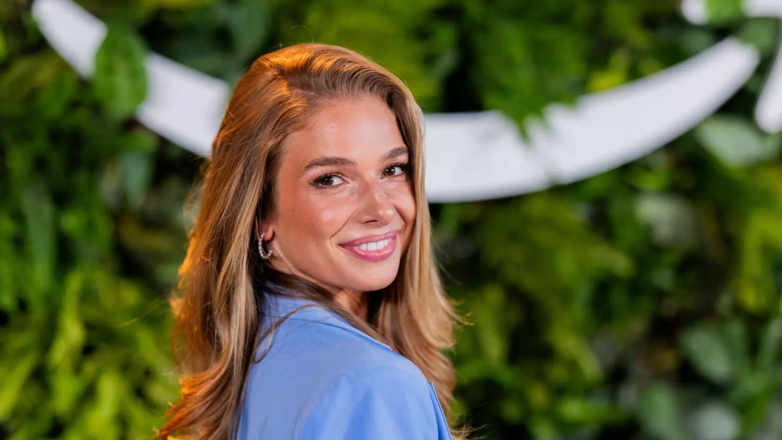  Moderatorin Lola Weippert berichtet in ihrem neuen Podcast mit Vanessa Mai über persönliche Grenzerfahrungen. (Archivbild) (Bild: Rolf Vennenbernd/dpa)