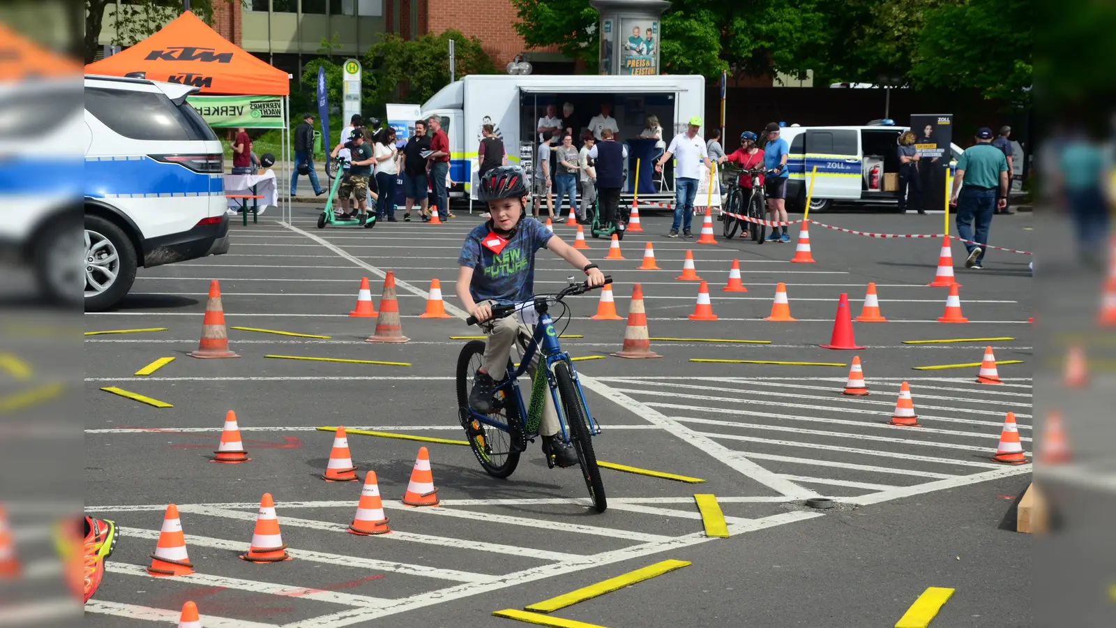 So ein Wetter wäre für den Verkehrssicherheitstag „Boxxenstopp” der Weidener Polizei perfekt. Wegen des Unwetters wurde die Veranstaltung abgesagt.  (Archivbild: Kunz)