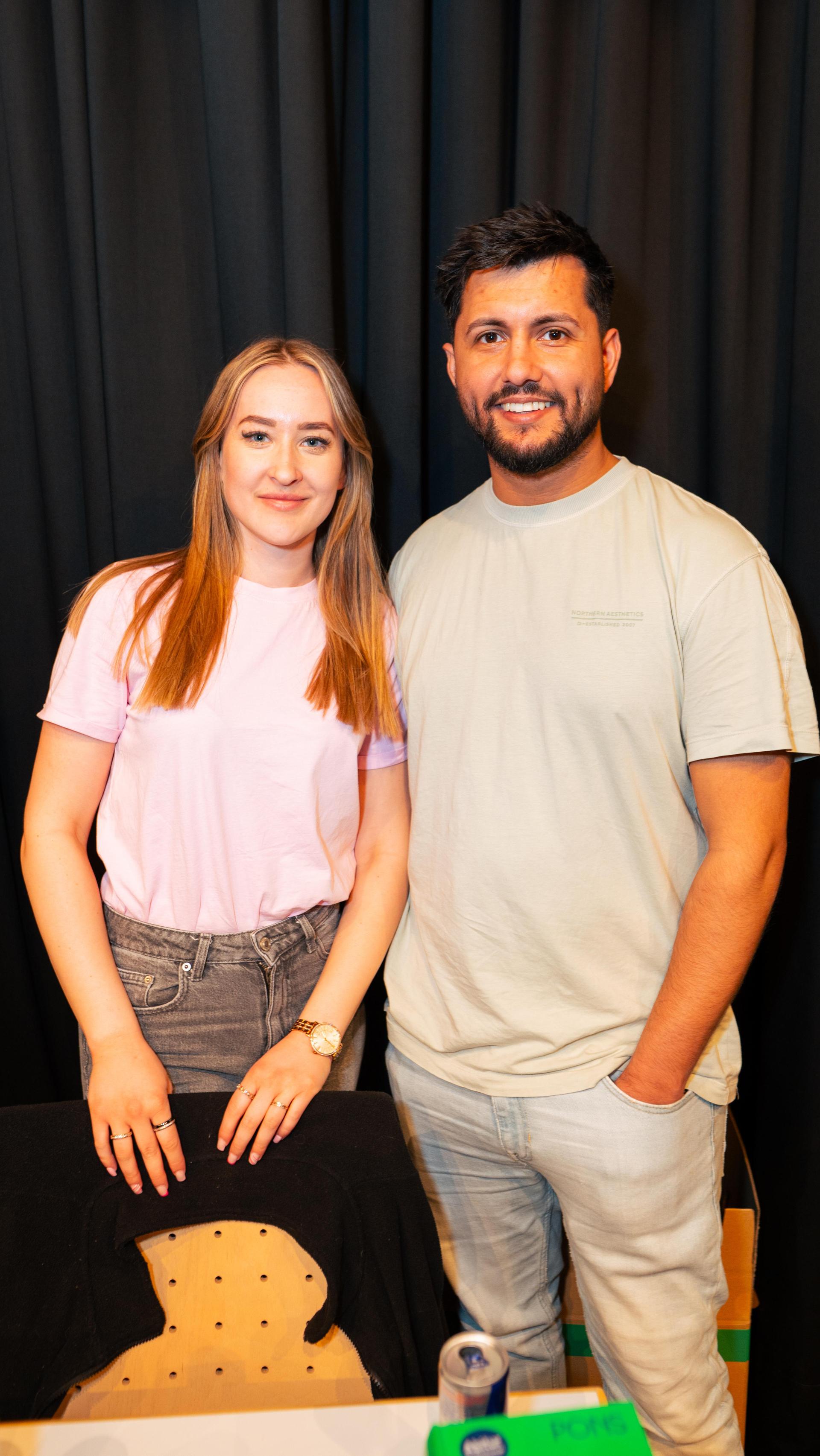 Beim Nachtflohmarkt am Freitag in Neustadt/WN herrschte bis 22 Uhr reges Treiben. (Bild: Hannes Stock)