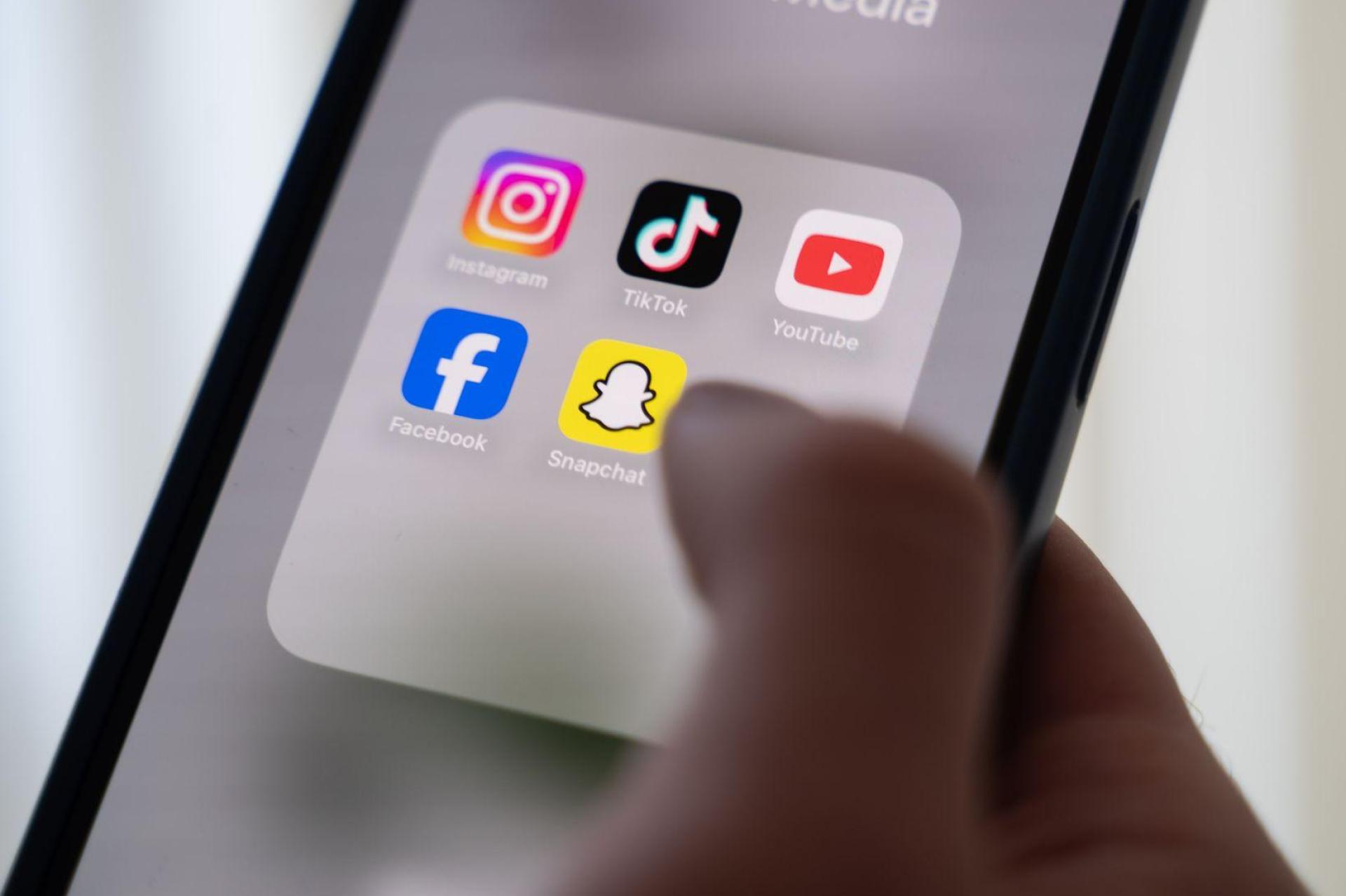 Details des geplanten Verbots müssen noch ausgearbeitet werden. (Symbolbild) (Bild: Alicia Windzio/dpa)