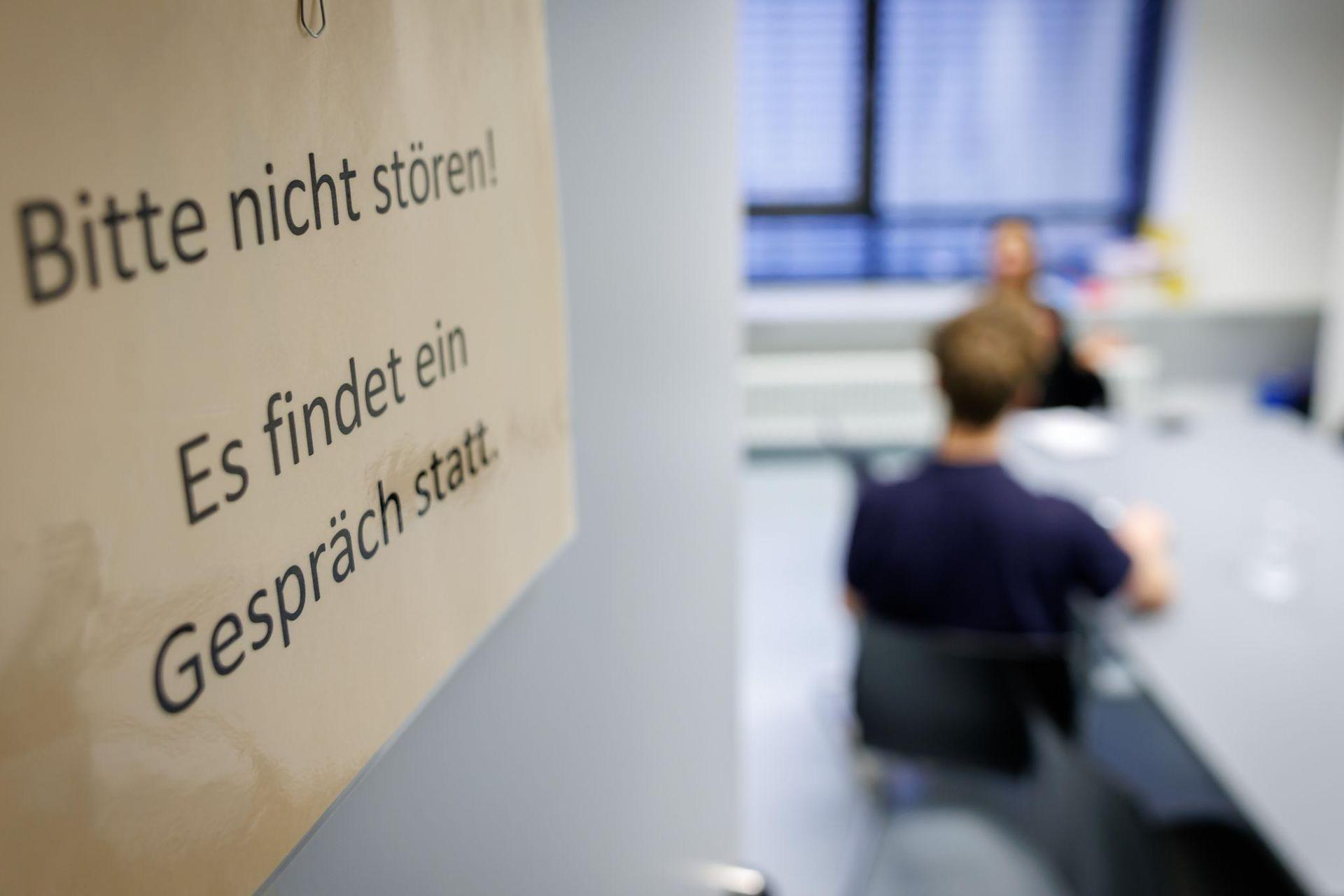 Die Therapie von Jonas ging über drei Monate, sie bestand aus Einzelgesprächen und später einer wöchentlichen Gruppentherapie. (Bild: Daniel Karmann/dpa)