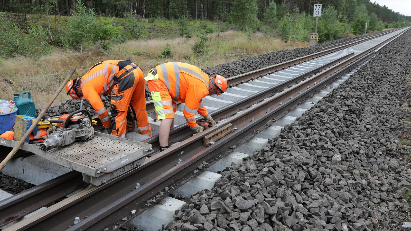 Gleisarbeiten sorgen für Einschränkungen beim Bahnverkehr. (Symbolbild: Wolfgang Steinbacher)