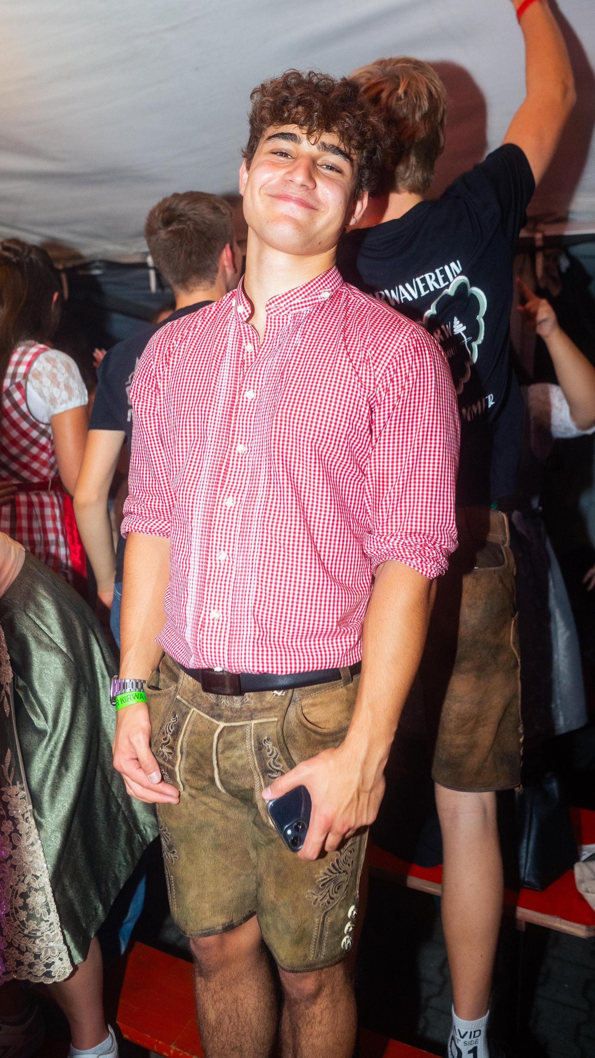 Beim Kirwa-Special der Etzenrichter Kirwa sorgte die Band „RUNDUMADUM” für Stimmung.  (Bild: Hannes Stock)