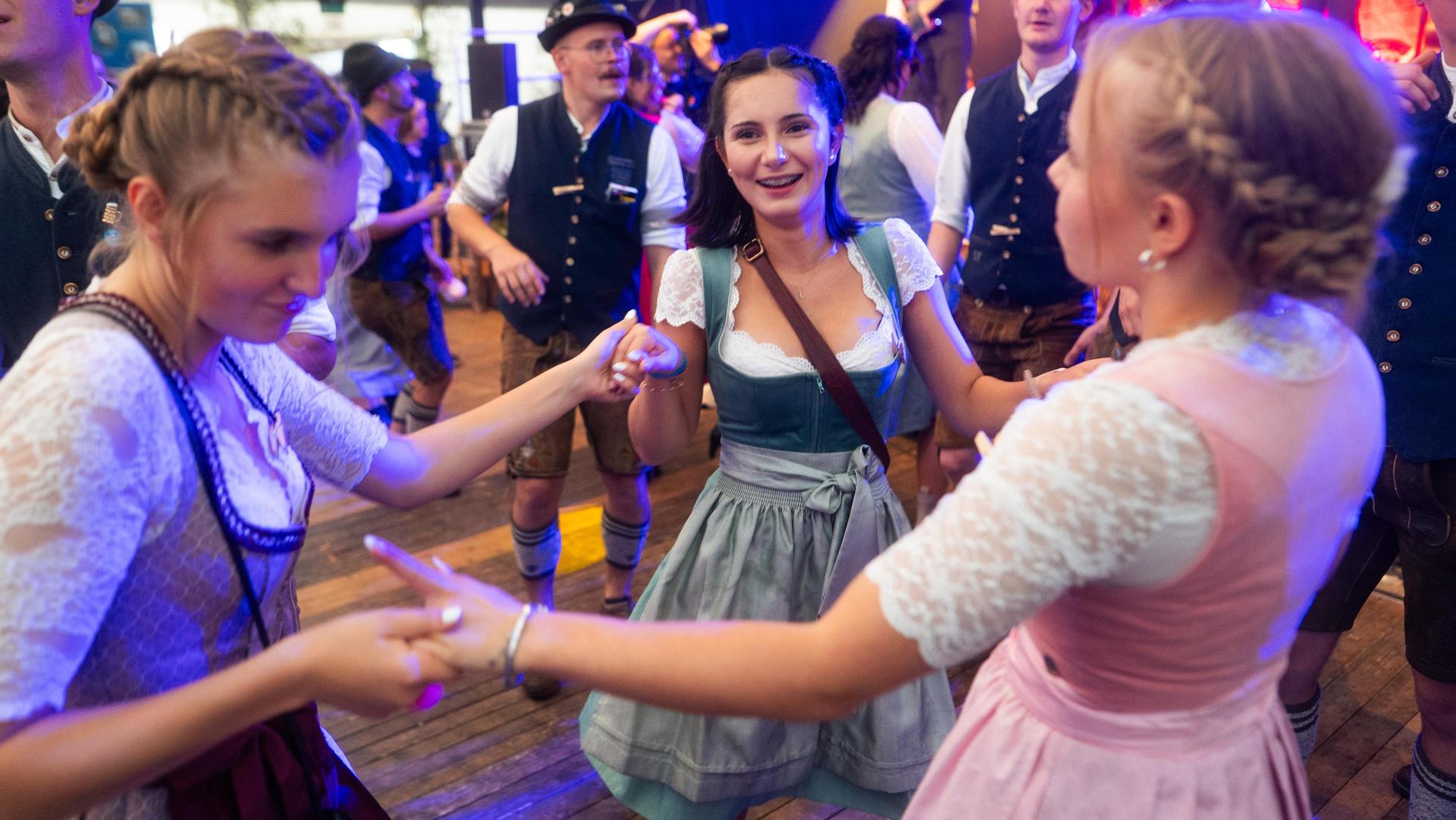 Am Sonntagabend bebte das Kirwa-Festzelt in Pfreimd. (Bild: Hannes Stock)