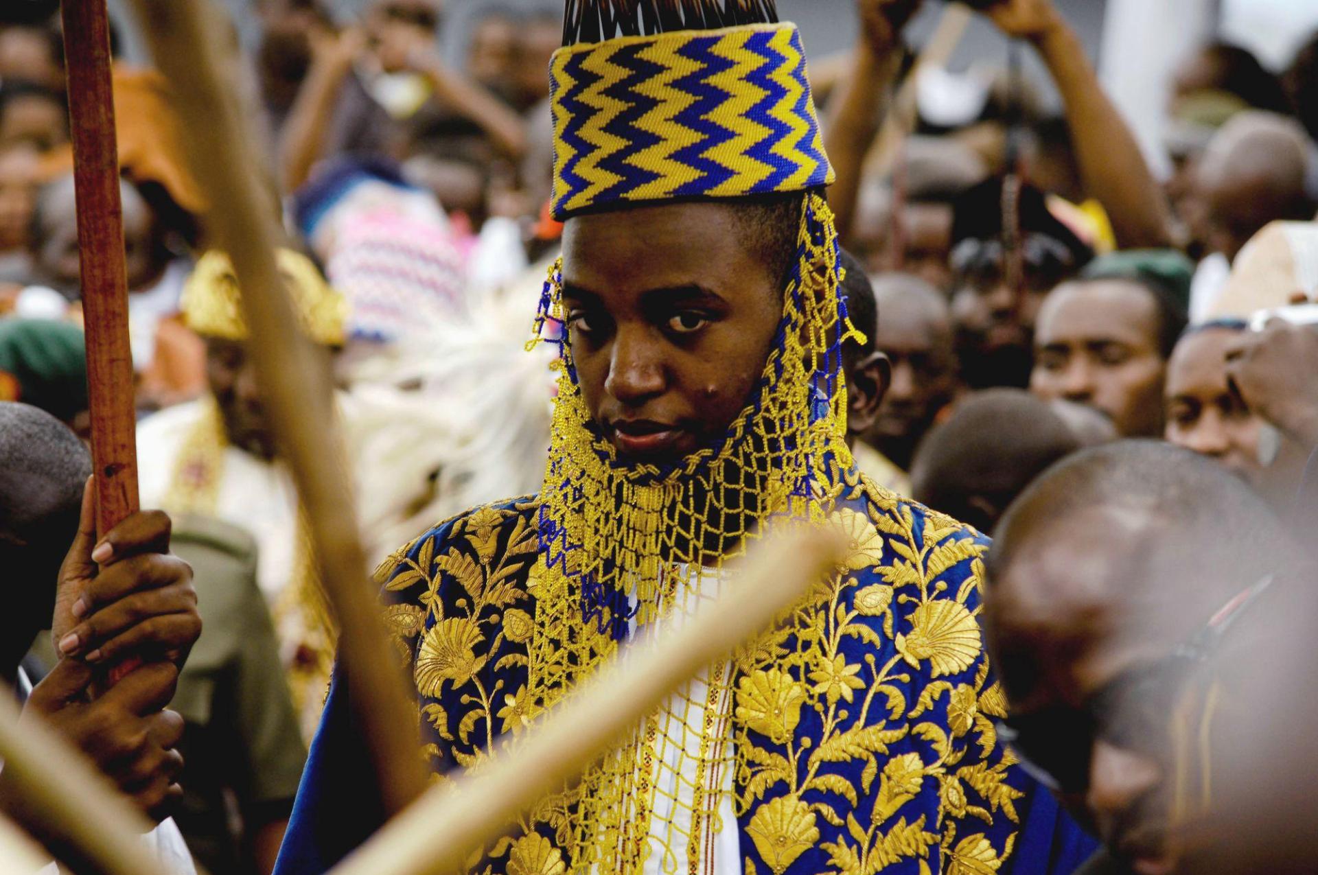 Nach dem Tod von König Oyo Nyimba Kabamba Iguru Rukidi IV. könnte ein Cousin aus London seine Nachfolge antreten. (Archivbild) (Bild: Marc Hofer/AP/dpa)